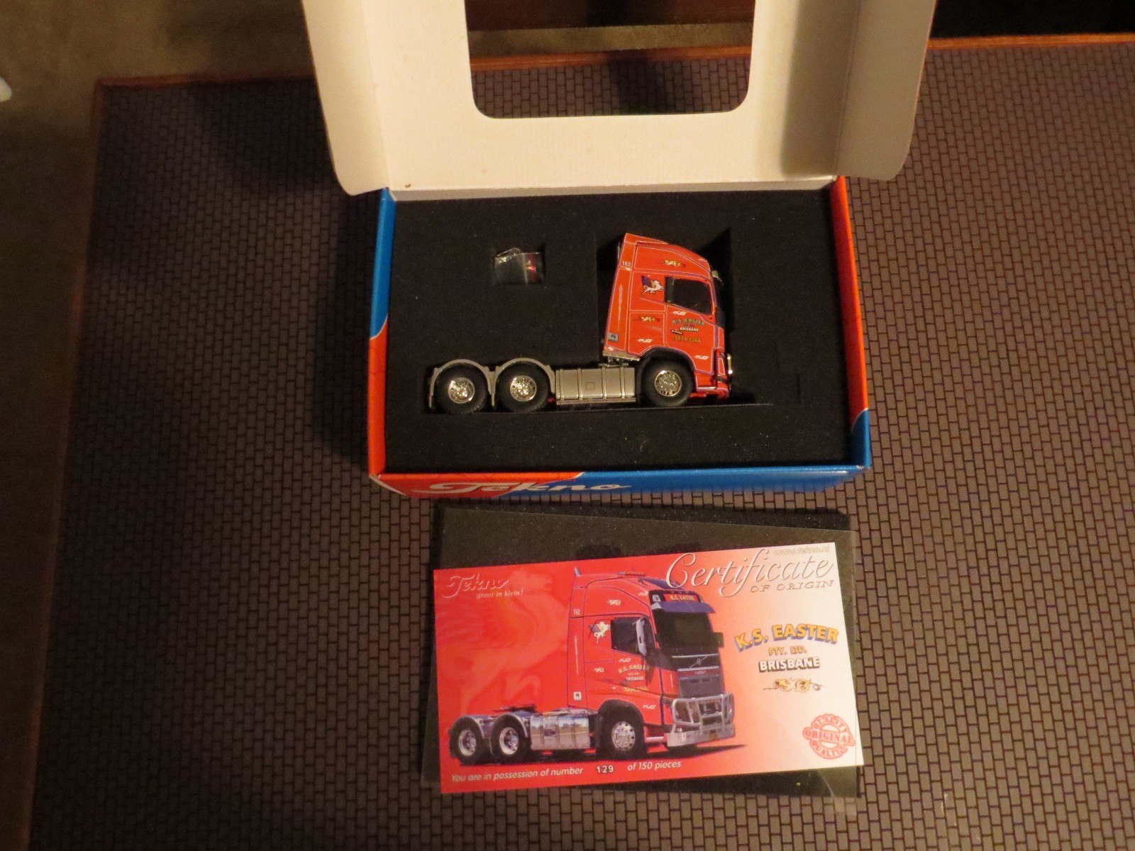 Tekno 71290 Volvo FH04 Globetrotter XL 6×4 KS TRANSPORT red version NEW