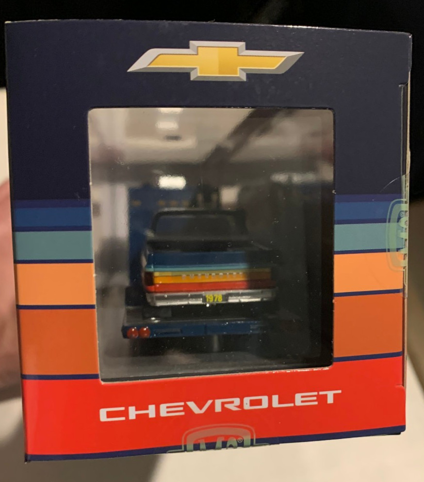 M2 MACHINES HAULER 1978 CHEVROLET CHEYENNE SUPER 30 & 1978 C10 SILVERADO NEW