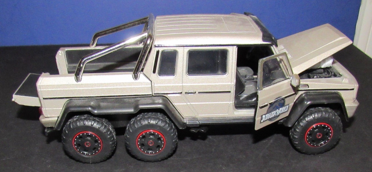 Mercedes-Benz G63 AMG 6×6 in 1/24 Scale Diecast by Jada