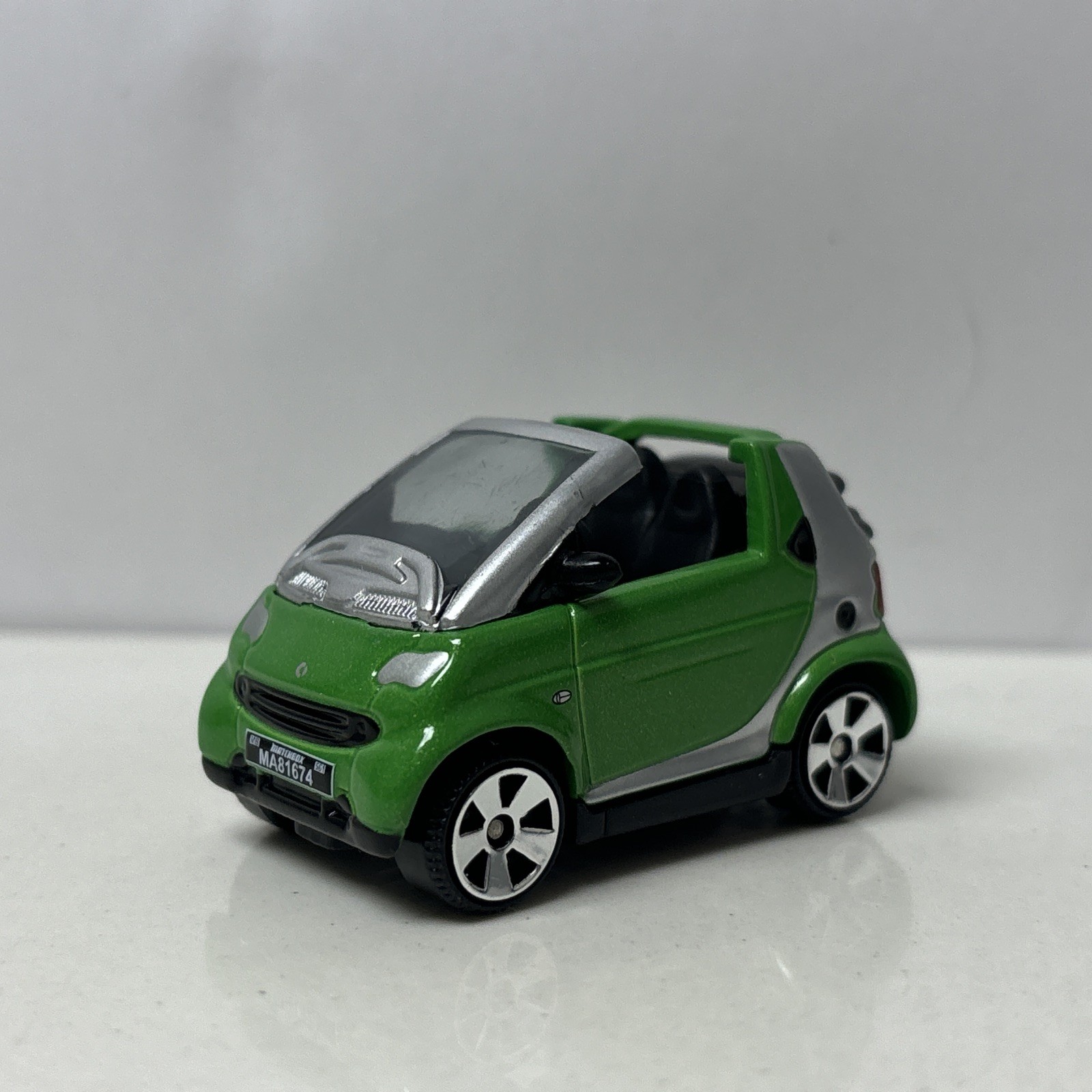 1998-2007 Smart Fortwo Coupe Collectible 1/64 Scale Diecast Diorama Model