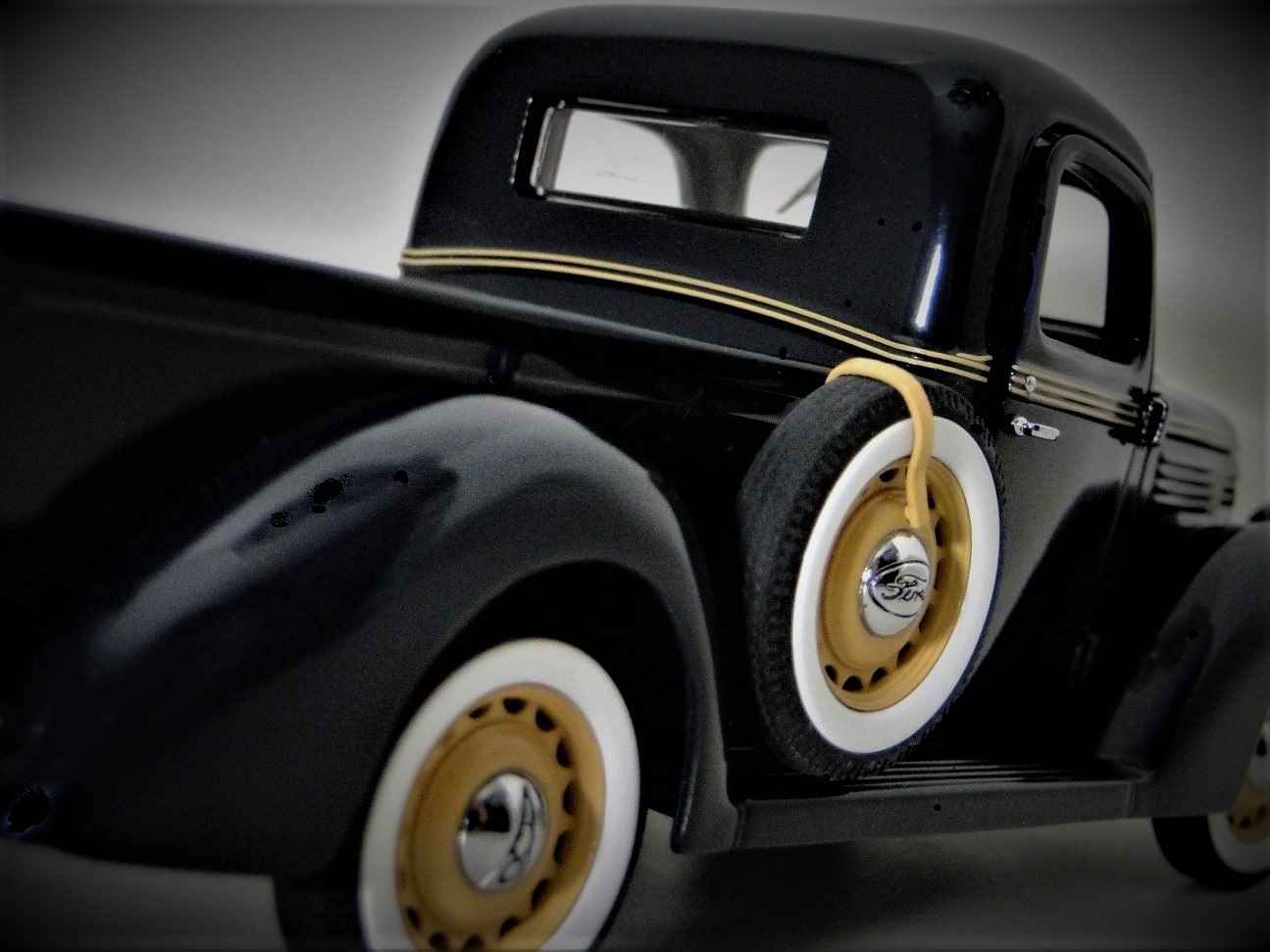 Ford Pickup Truck Wagon Classic Custom Built Metal Model Race Car 18 1 24