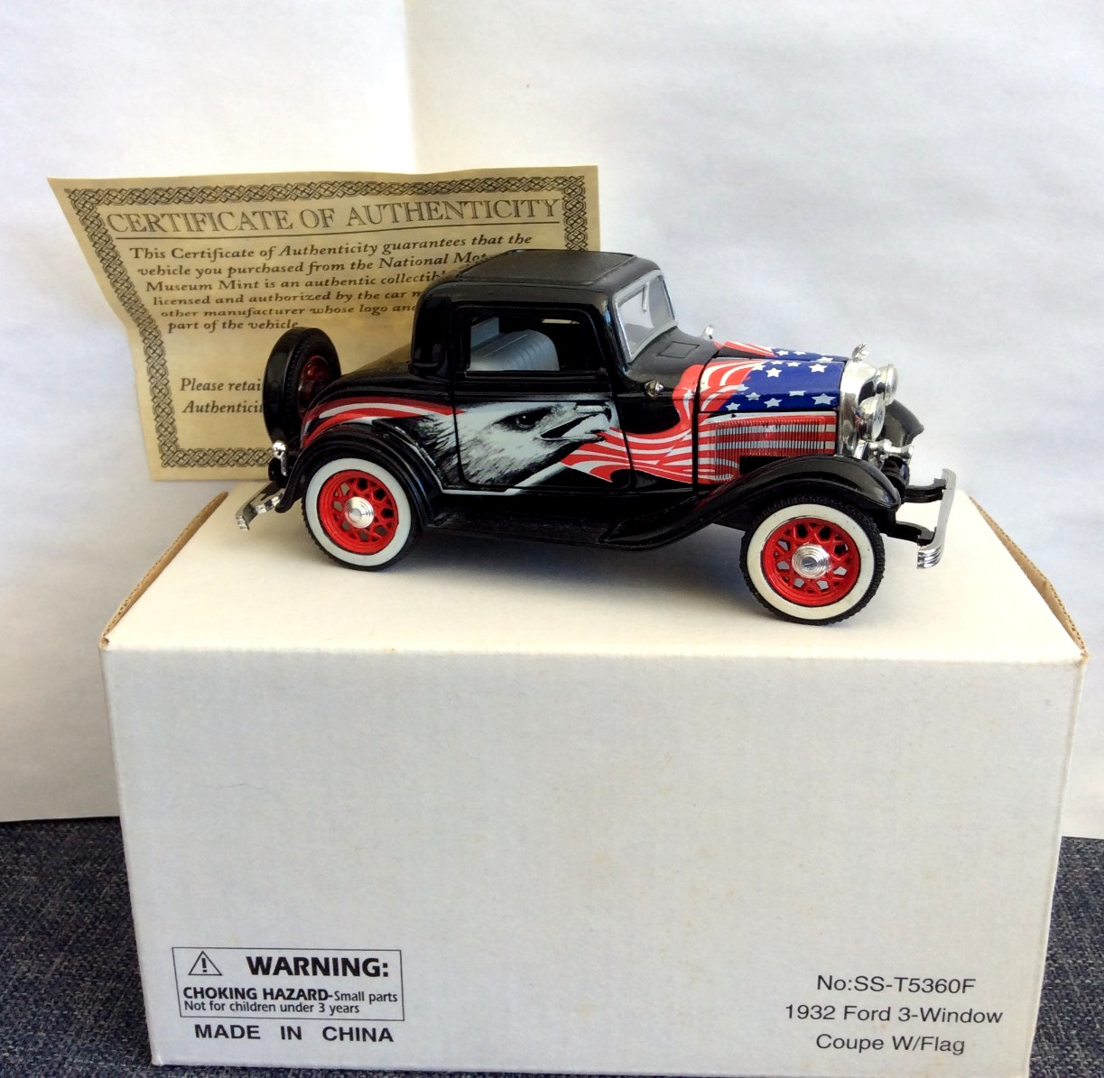 National Motor Museum Mint 1932 Ford 3 Window Coupe w/Flag 1/32 Diecast –