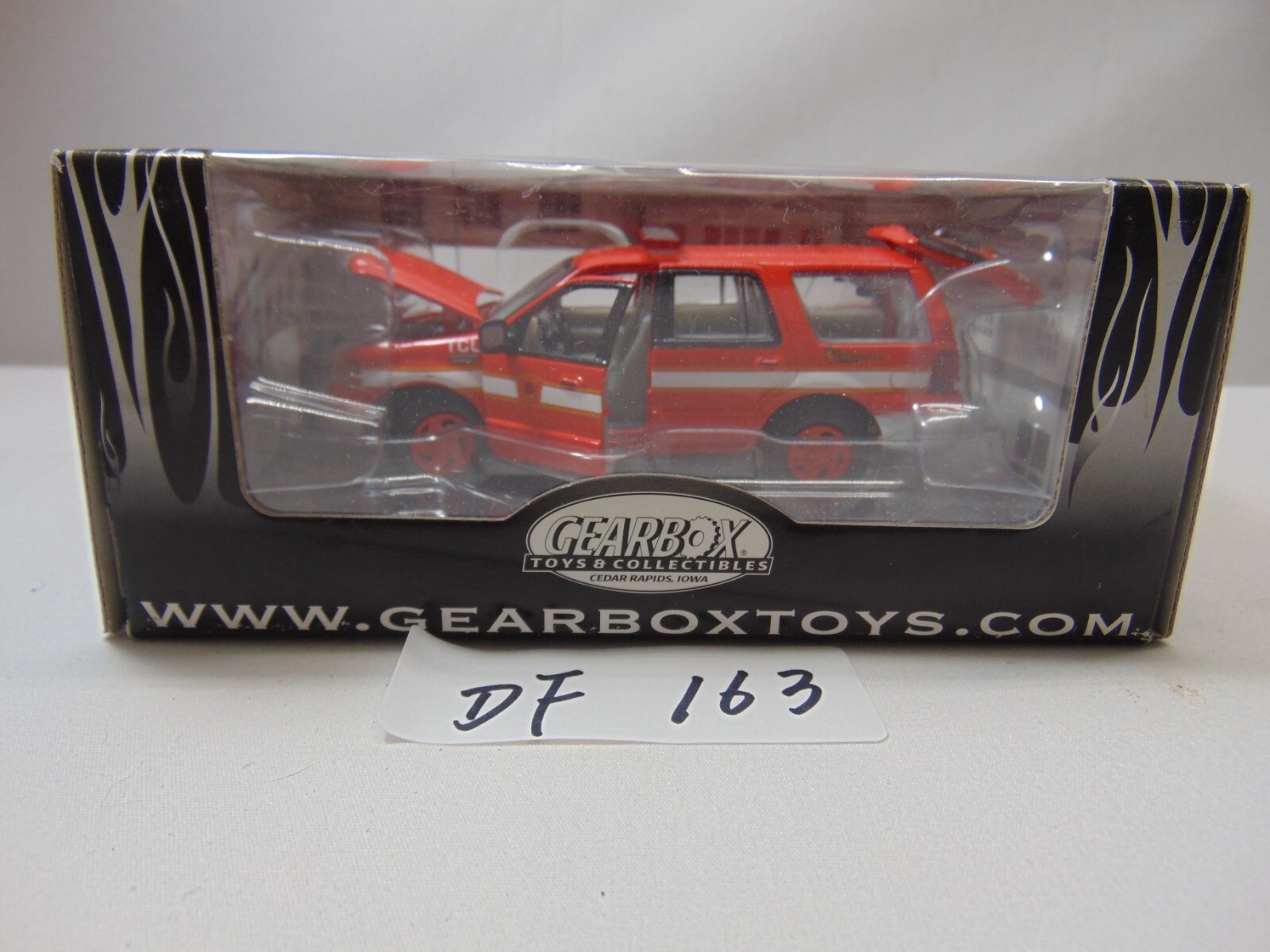 GEARBOX 1/43 BOSTON FIRE TCU FIRE DEPT. FORD EXPEDITION NEW MODEL CUSTOM 2006