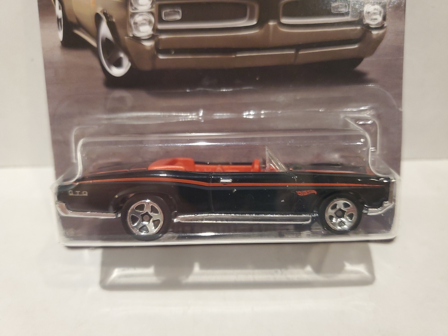 Hot Wheels Garage 67 Pontiac GTO Convertible Black Red 1/10