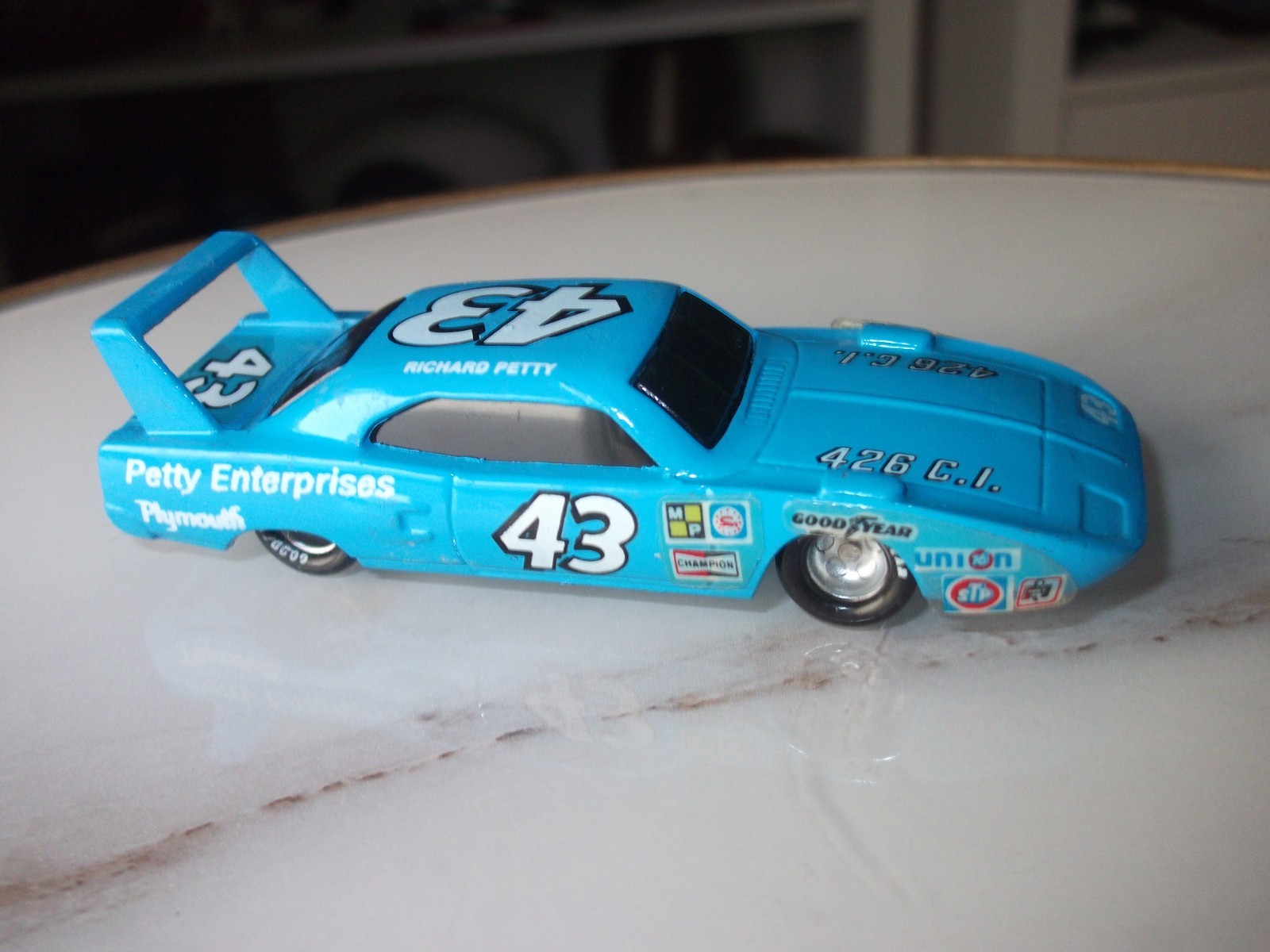 RICHARD PETTY VINTAGE MODEL 1970 PLYMOUTH SUPERBIRD RACING CHAMPIONS 1/64 CAR