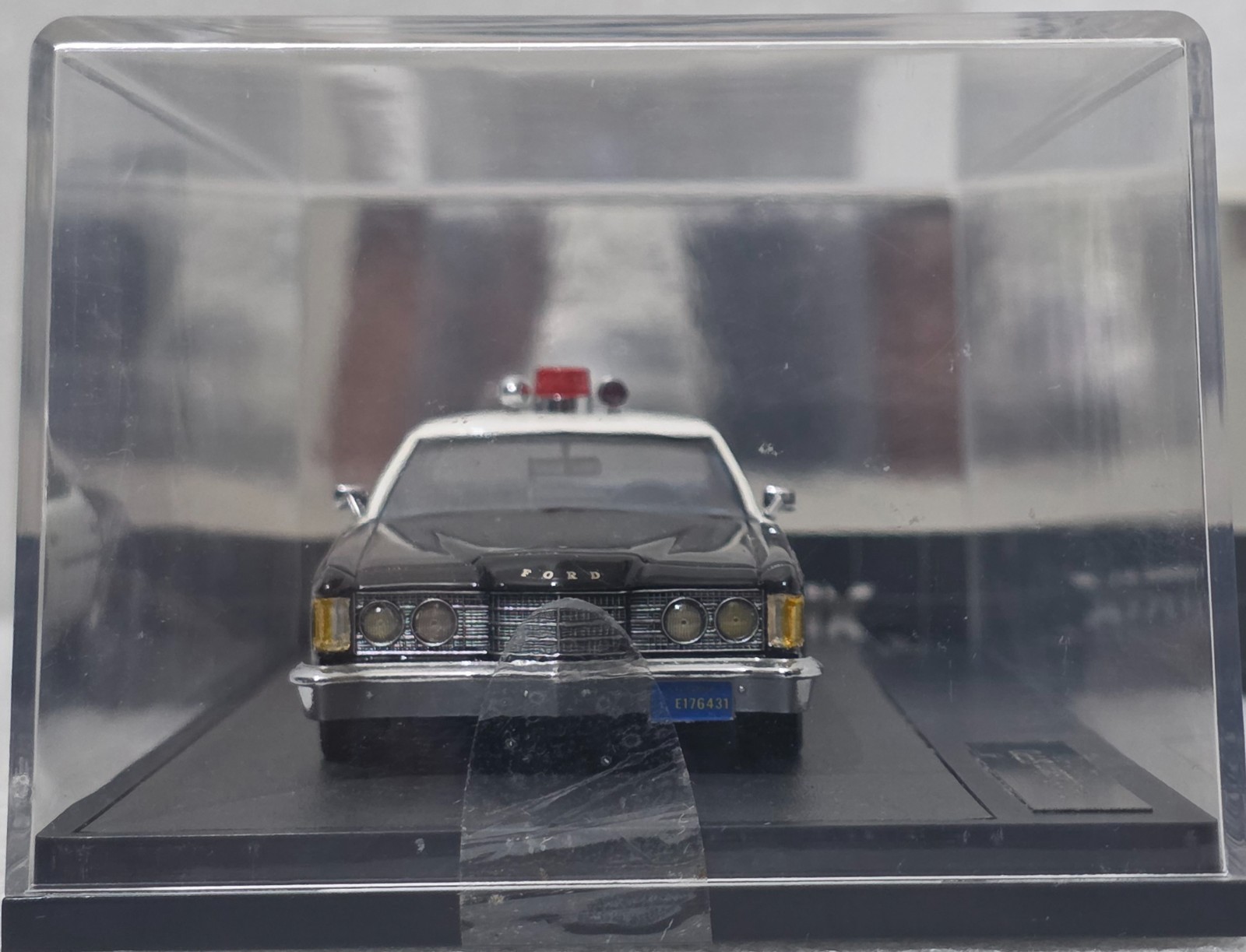 Ford Custom 500 “San Francisco Police Depart.” SFPD 1974 1:43 Matrix MX20603-241