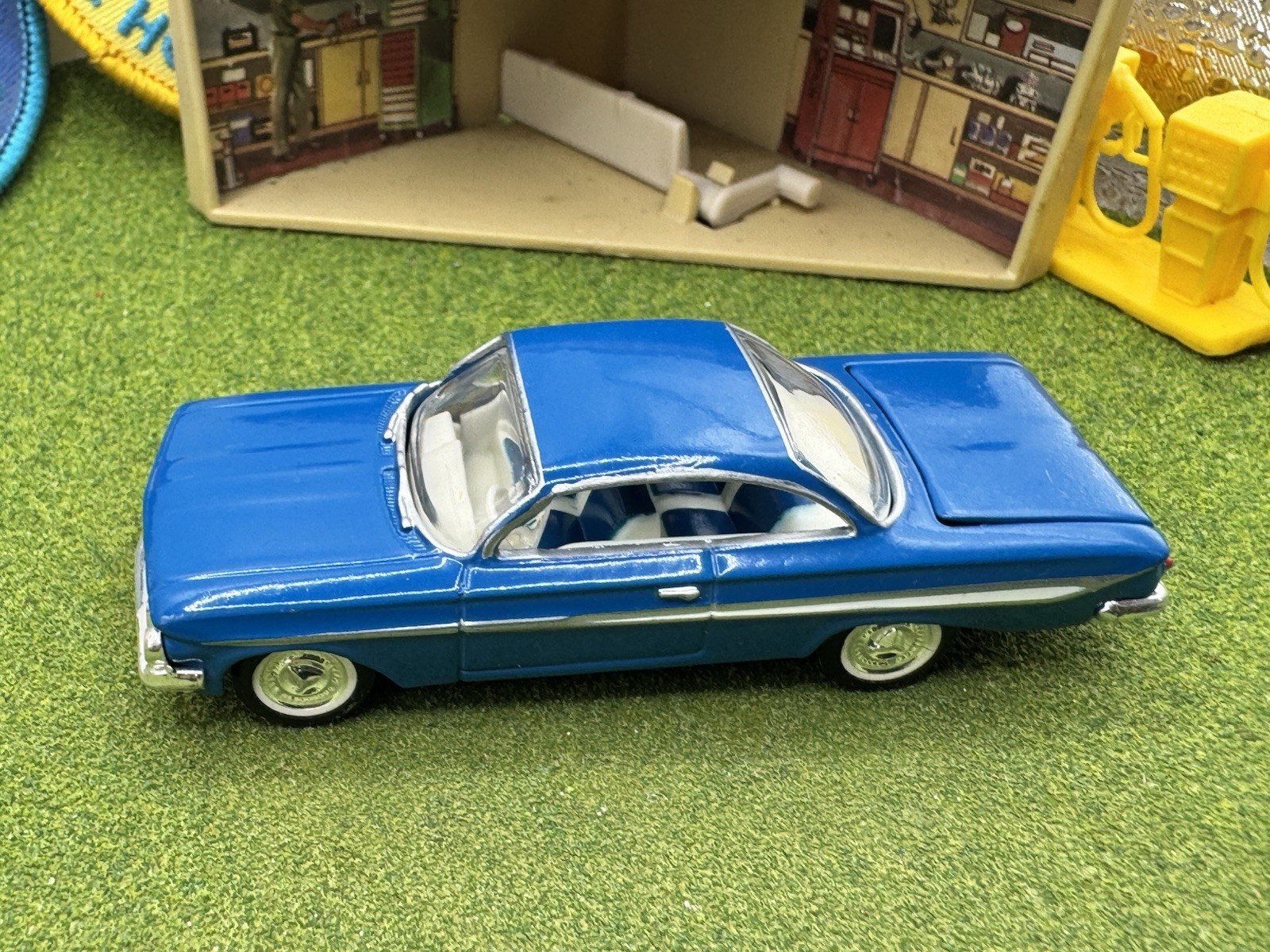 Revell 1961 Chevy Impala Diecast Car NM 1/64th Scale Issue #69 GM 2001