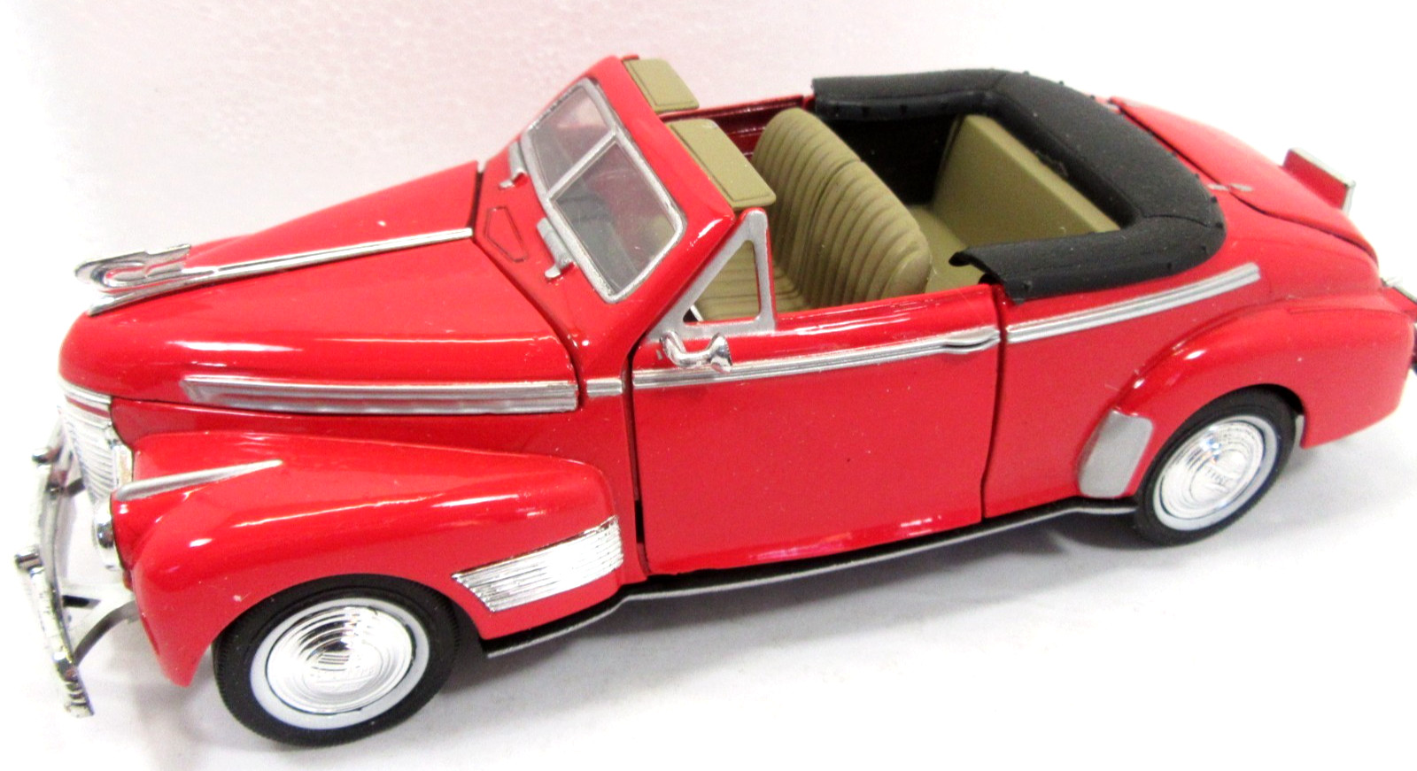 1941 Chevrolet Deluxe Red Diecast 1:32 Arko National Motor Museum Mint