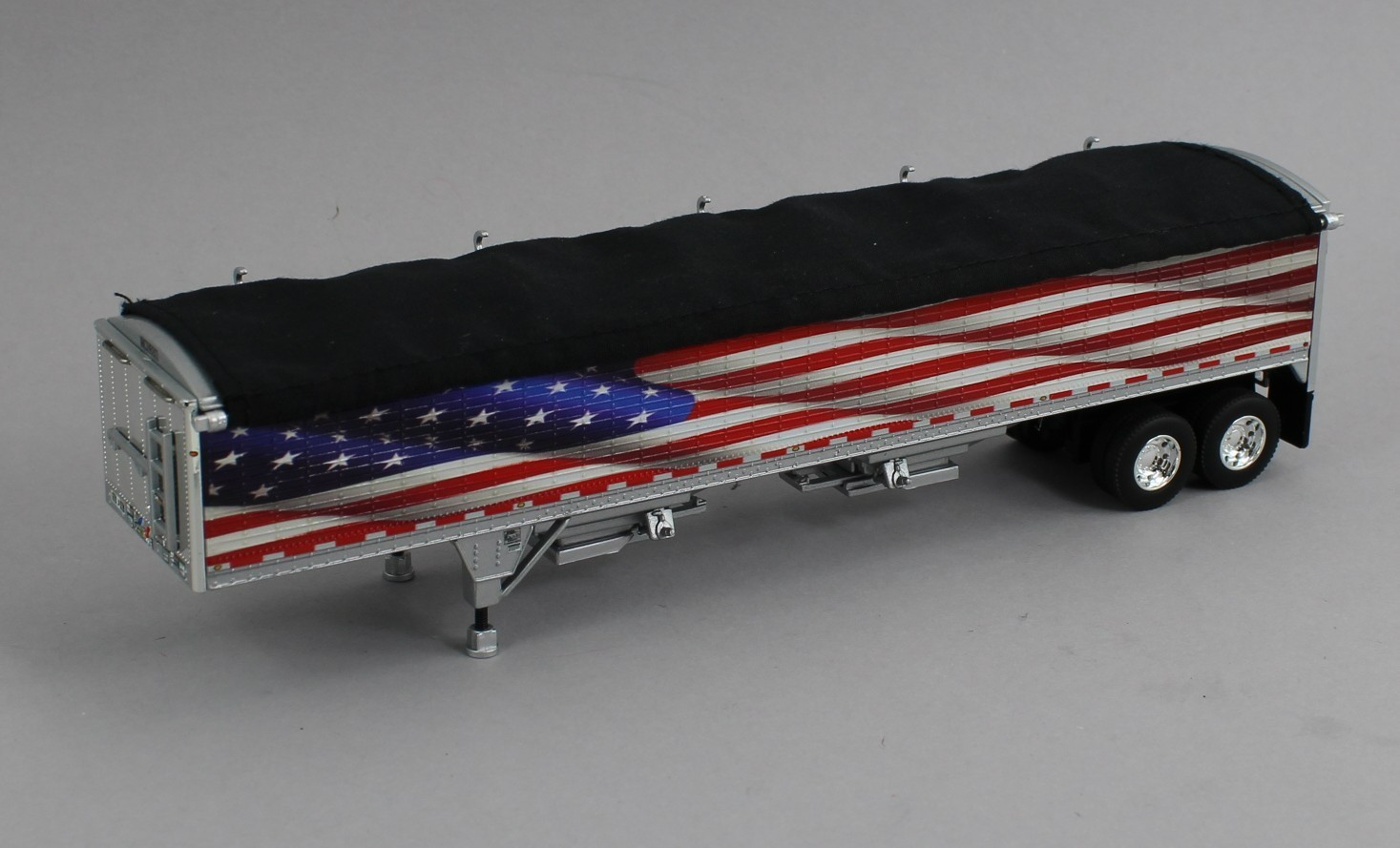 DCP 1:64 *WHITE AMERICA 250* Peterbilt 389 48″ Flattop w/Wilson Grain Trailer