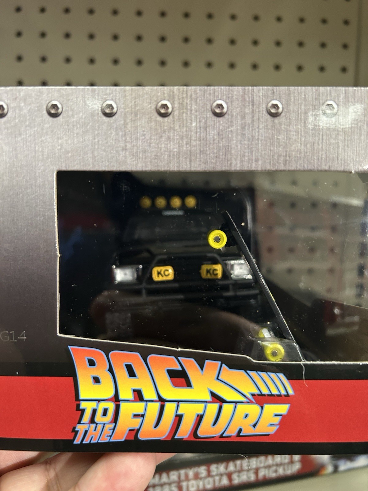 NEW Jada Back to the Future 1985 Toyota SR5 Pickup 1:24 w/ Marty Skateboard