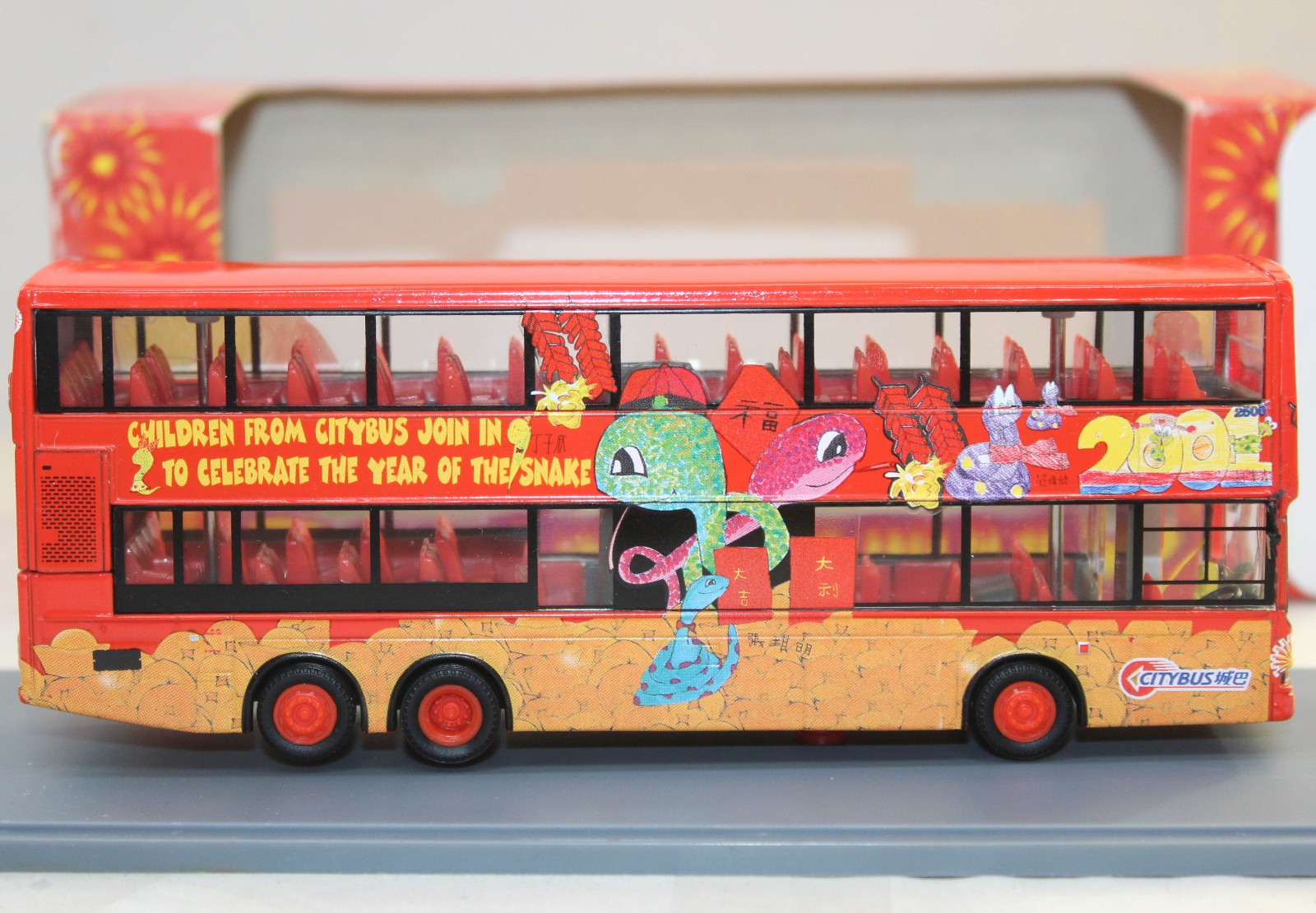 CORGI OOC – OM45403 – MAN / VOLGREN – CITYBUS HONG KONG YEAR OF THE SNAKE 2001