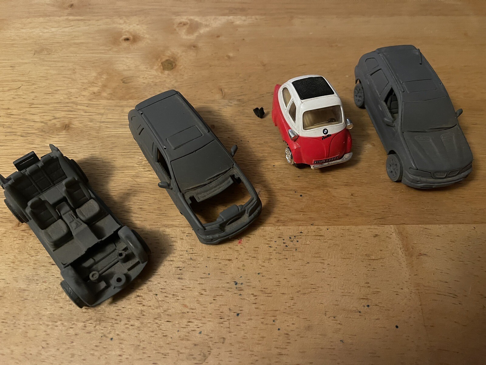 Kintoy BMW Isetta Bubble Car Model Red & White 1:38 scale + 2 BMW X5 3D Printed