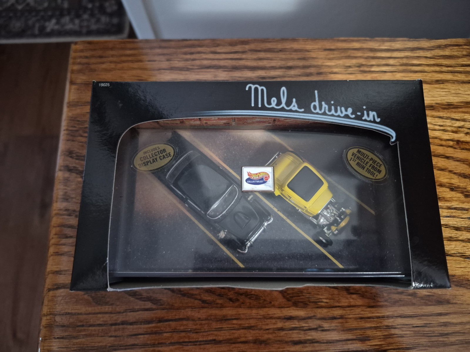 Hot Wheels Collectibles American Graffiti 25th Anniv Mel’s Drive-In 1:64 Set