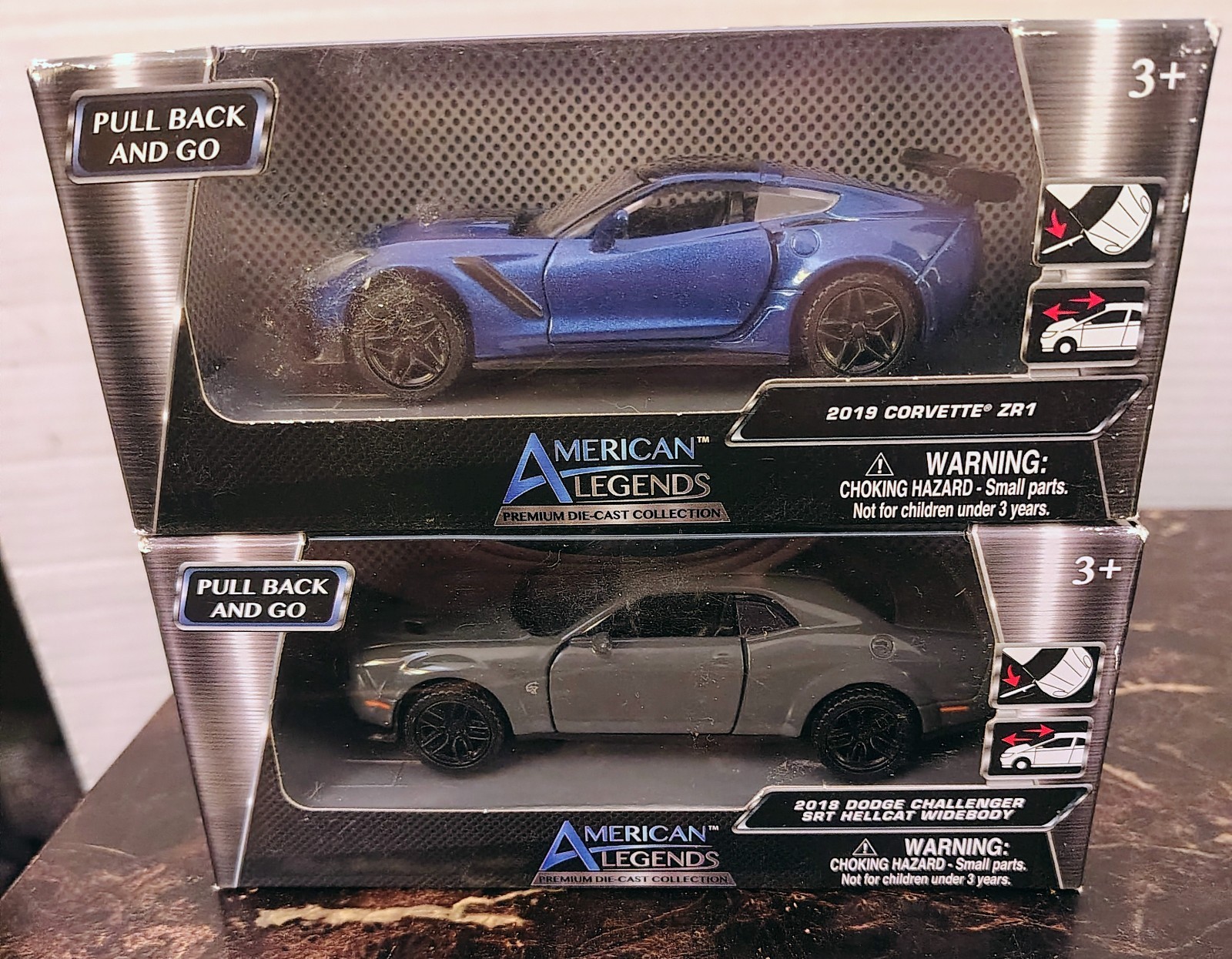 American Legends Diecast Car Lot Corvette ZR1 & Dodge Hellcat Pull & Go 1/26th
