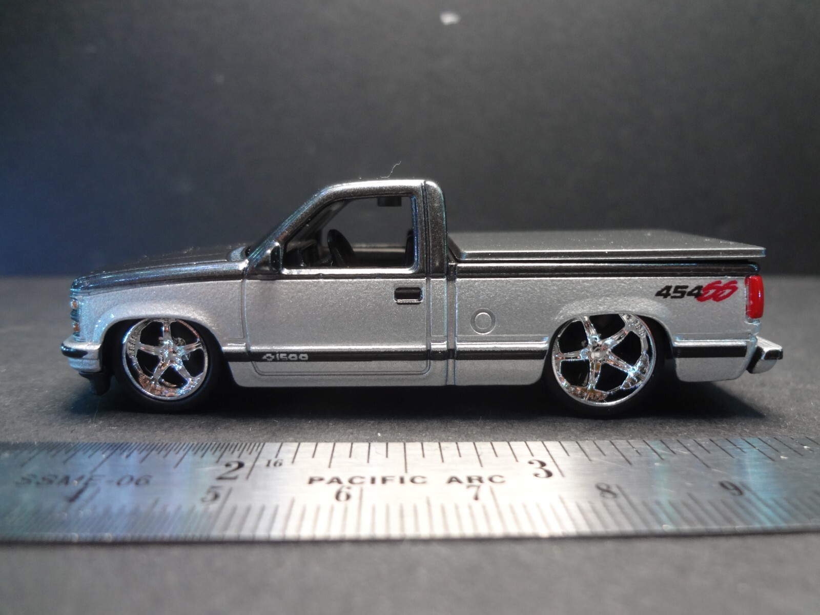 MaisTo 1993 Chevrolet 454 SS Pickup Silver – Loose 1:64