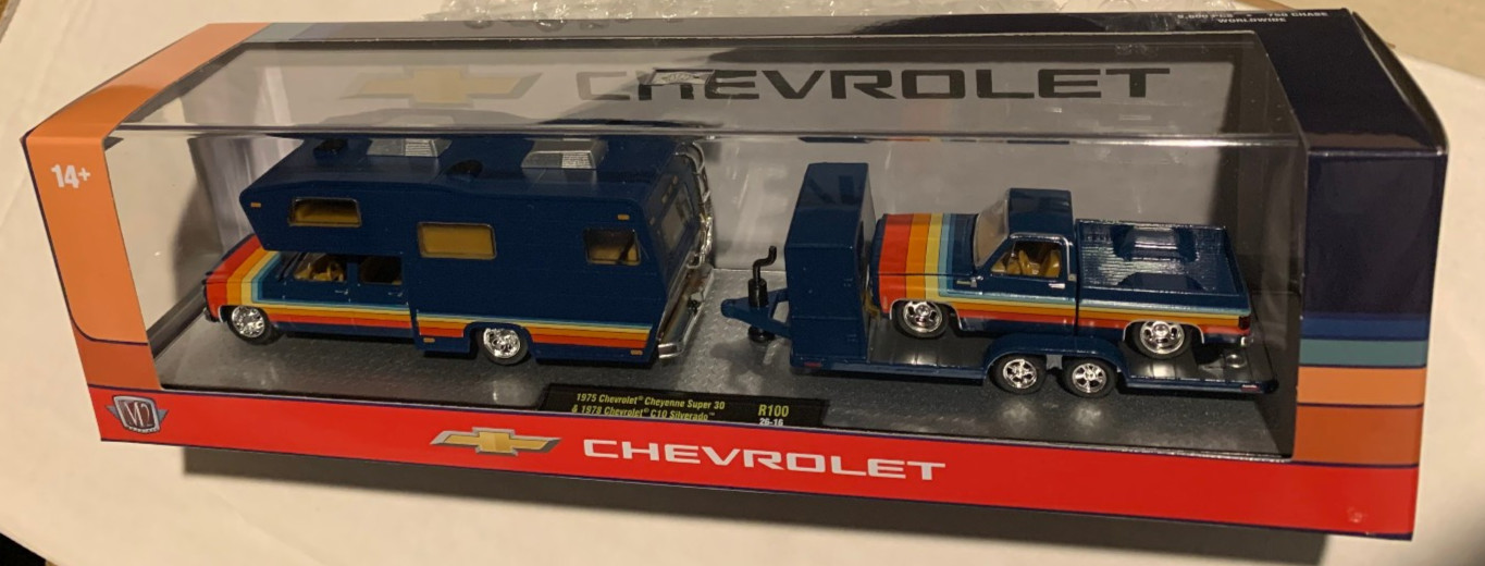 M2 MACHINES HAULER 1978 CHEVROLET CHEYENNE SUPER 30 & 1978 C10 SILVERADO NEW
