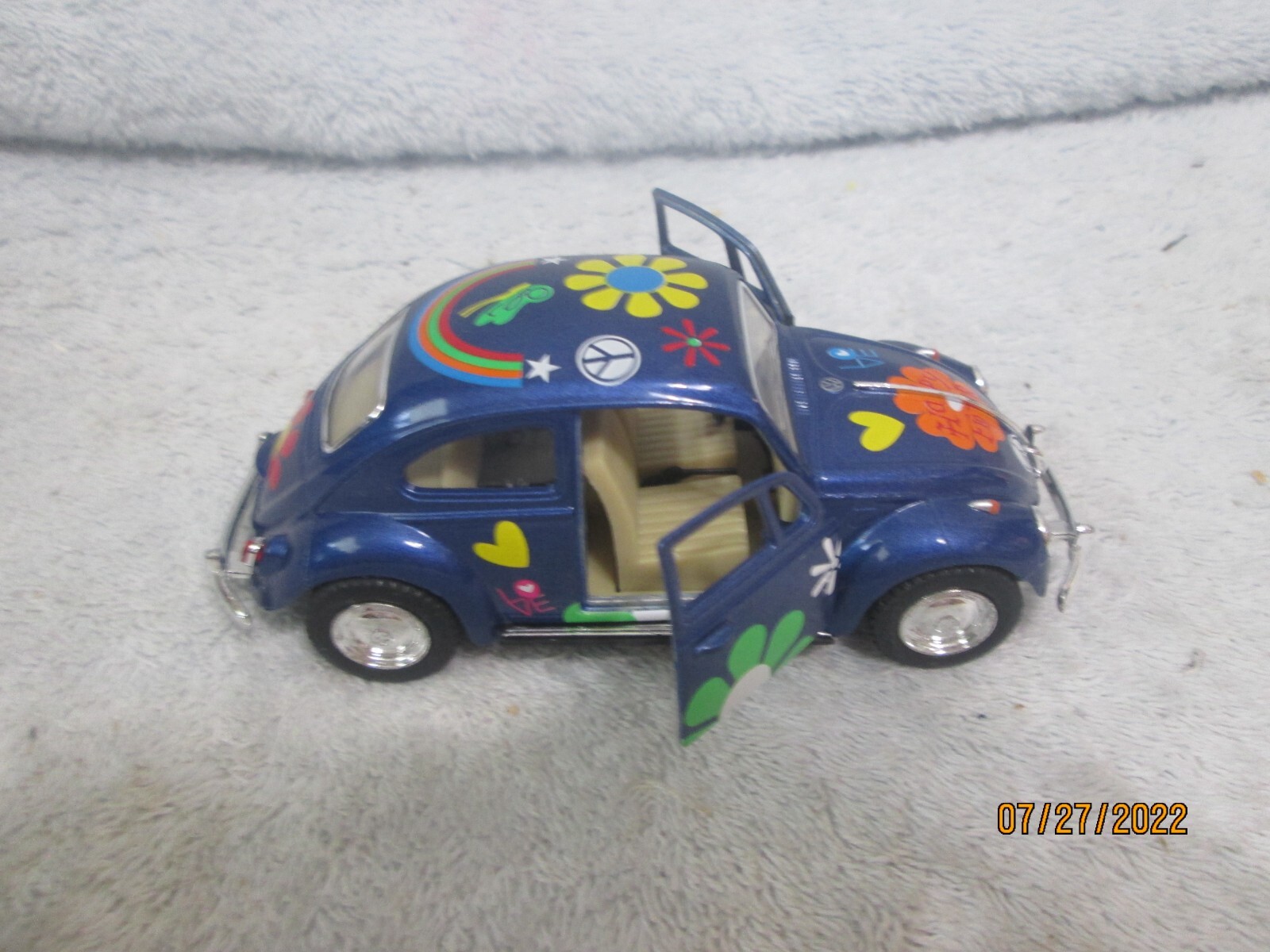 Set Of 3 Kintoy Die Cast Volkswagen Beetle 1967 Cars (2 Happy Flower 1 Police)