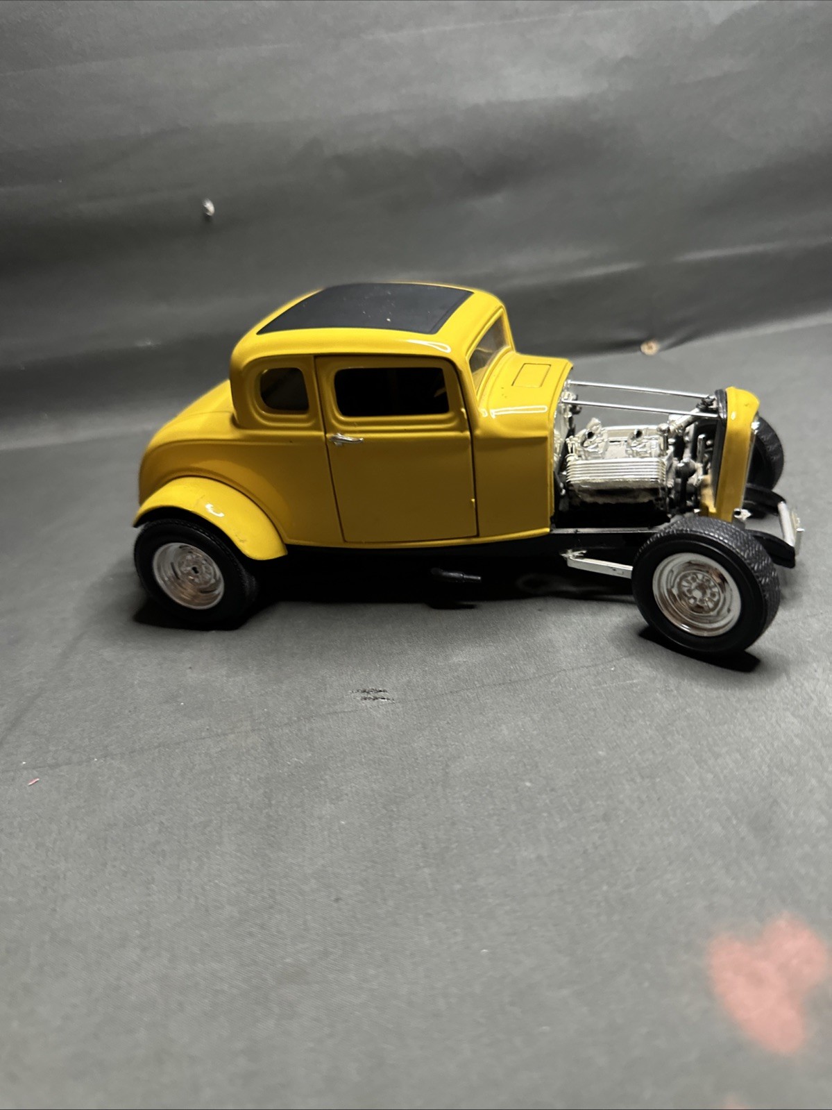 ERTL 1932 Ford Deuce Coupe American Graffiti Movie 1:18 Scale Diecast