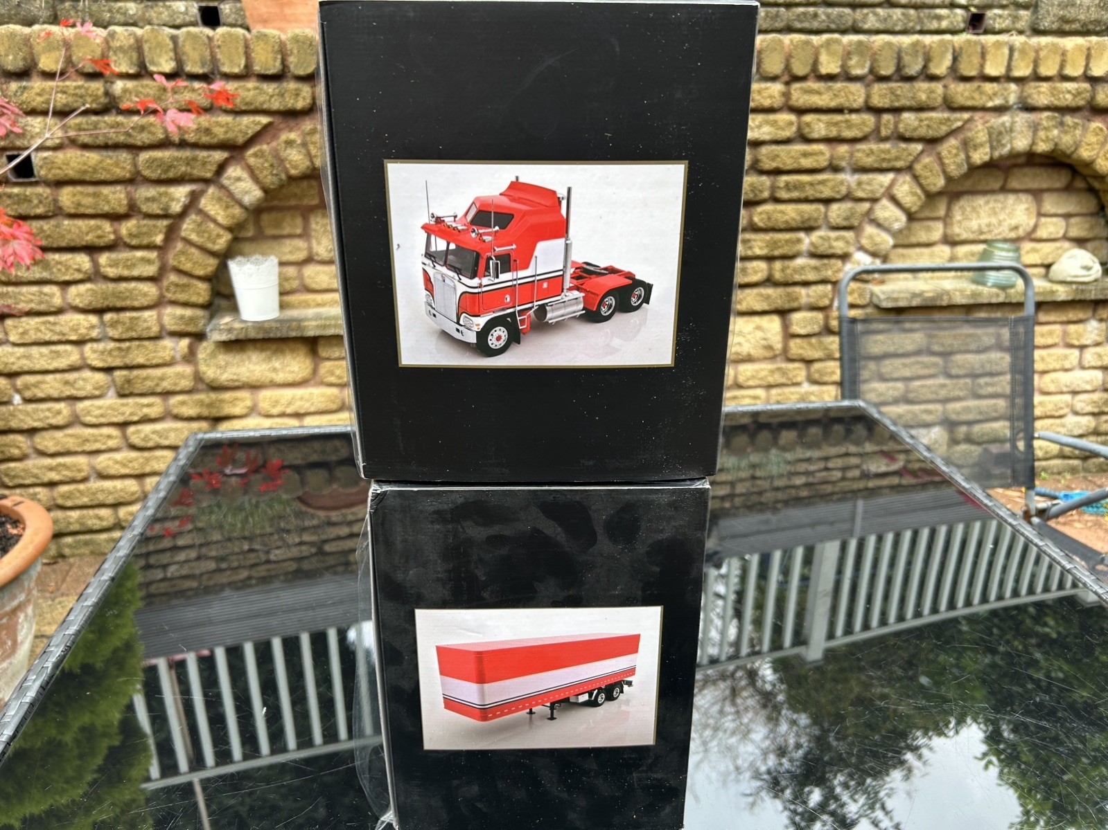 Road Kings 1/18 Scale Kenworth Truck & trailer , Bj and the bear colour scheme