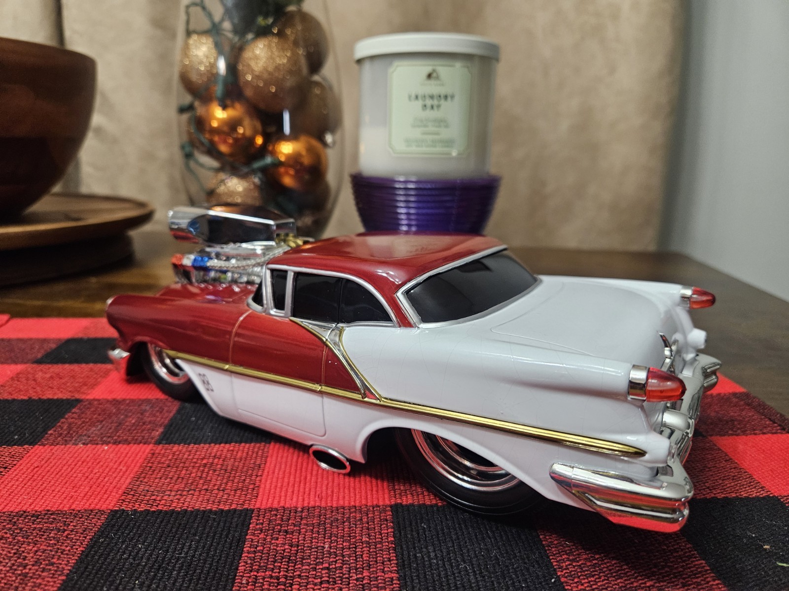 56 OLDS 88,RED WHITE,1/18 MUSCLE MACHINE,NO BOX,NO ROLL SLAMMED ,BEAUTY,HOT HOT
