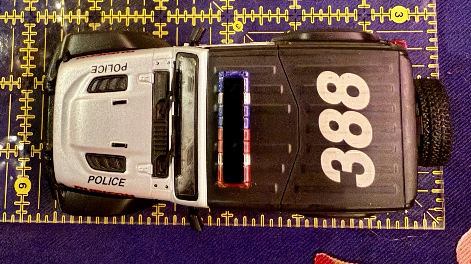 2018 Jeep Wrangler Rubicon 1/34 Die-Cast Model Car Doors Open Police Car