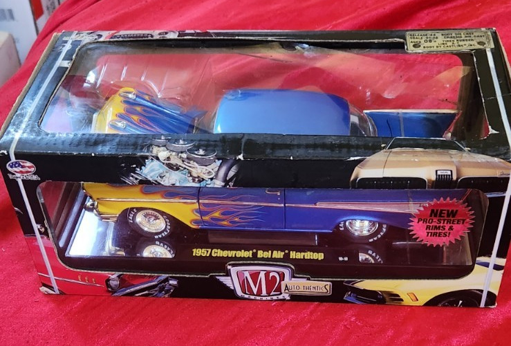M2 Machines 1957 Chevrolet Bel Air Hardtop Blue Flames 1:24 New Damaged Box