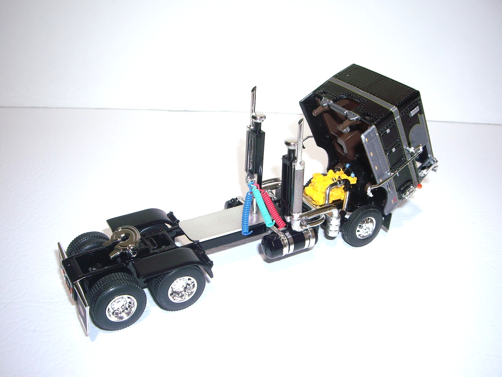 DCP FIRST GEAR 1/64 BLACK AND GRAY PETERBILT 352 COE WITH 110″ SLEEPER CAB