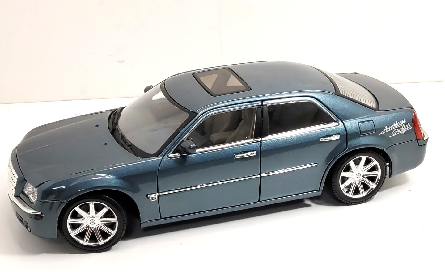 MOTORMAX 05 CHRYSLER 300C HEMI 1:18 DIECAST CAR American Graffitti No Box Dusty