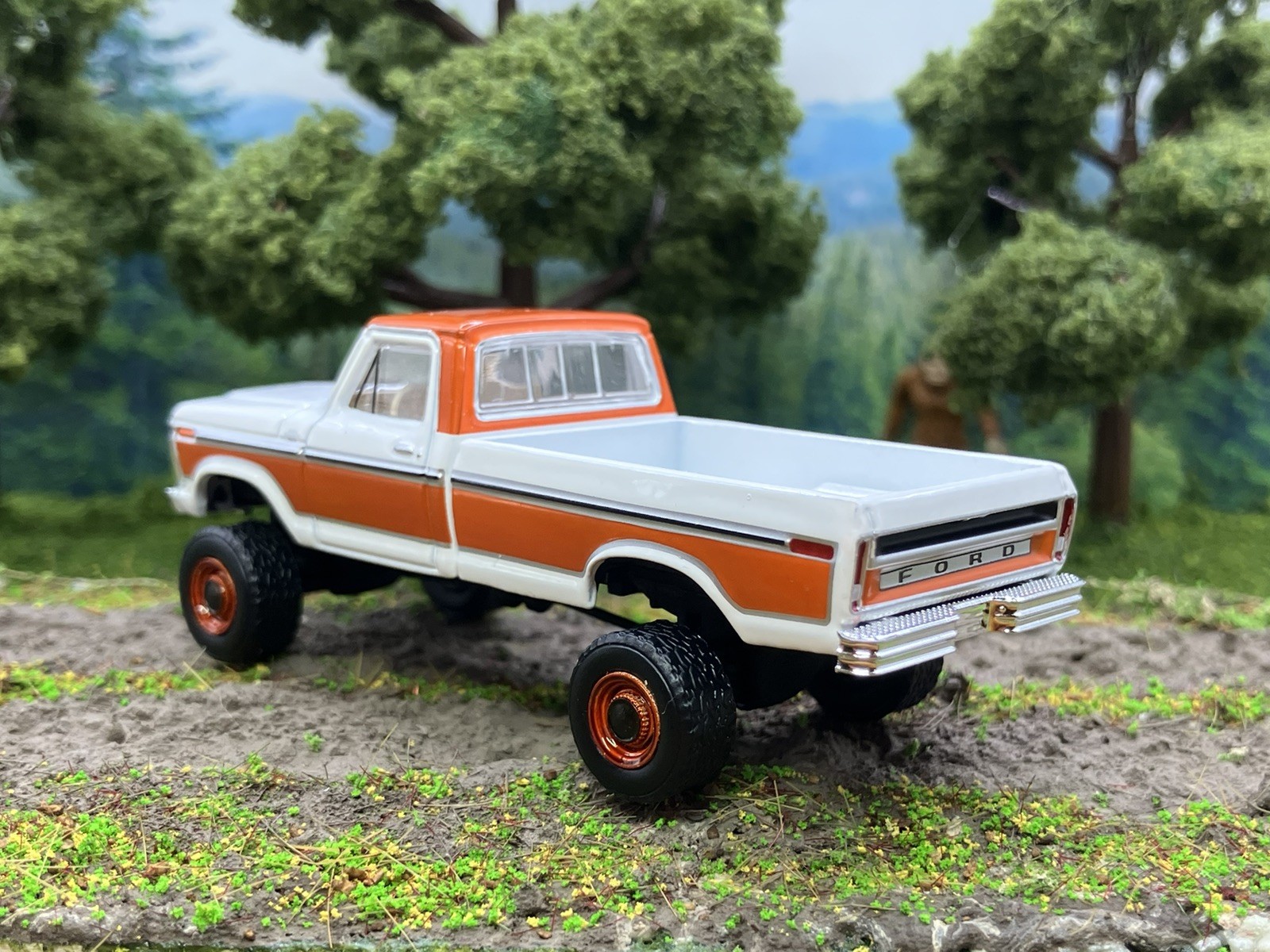1977 Ford F-150 Ranger Explorer Lifted 4×4 Truck 1/64 Diecast Custom Greenlight