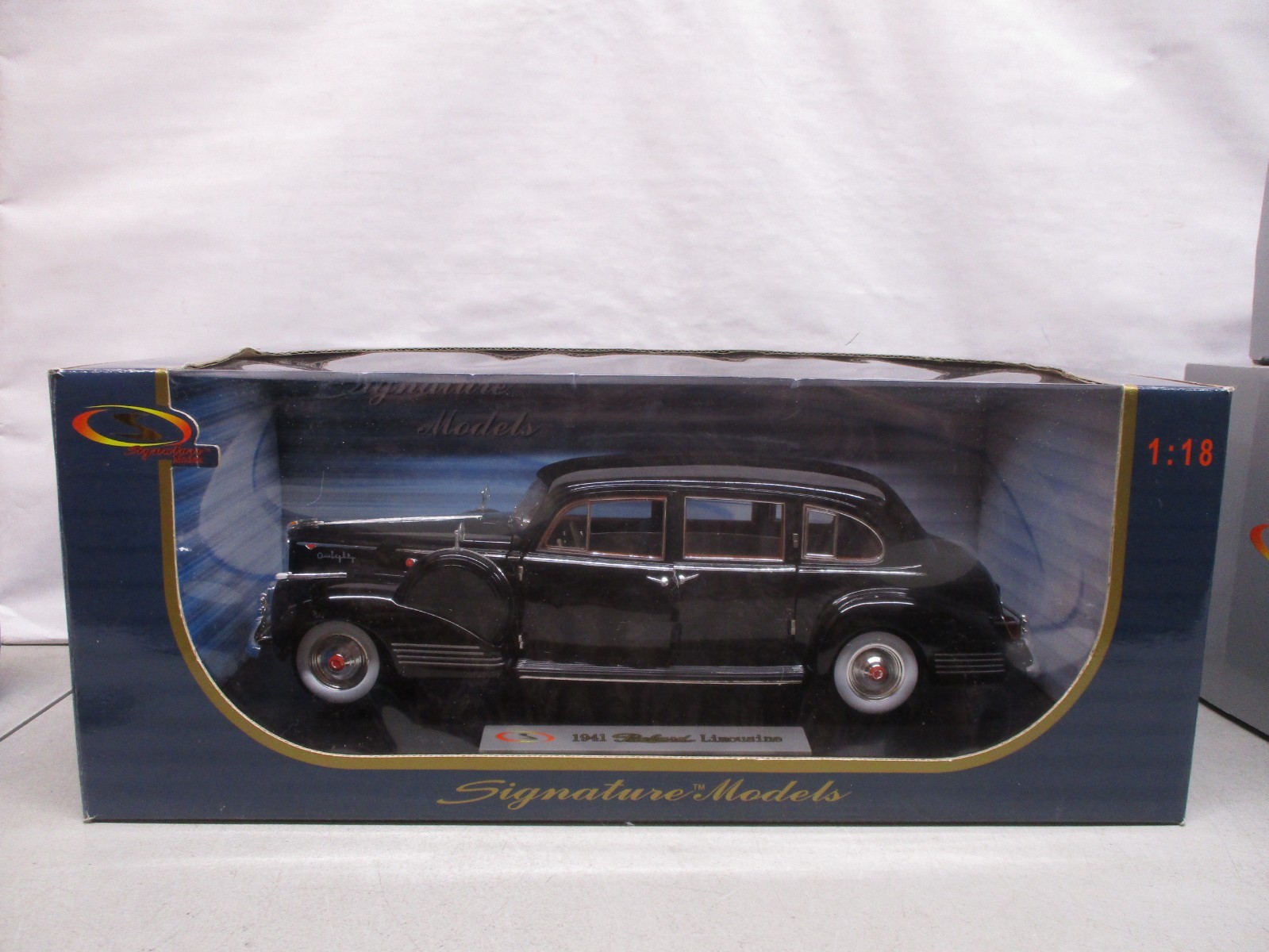 Signature Models 1941 Packard Limousine 1/18