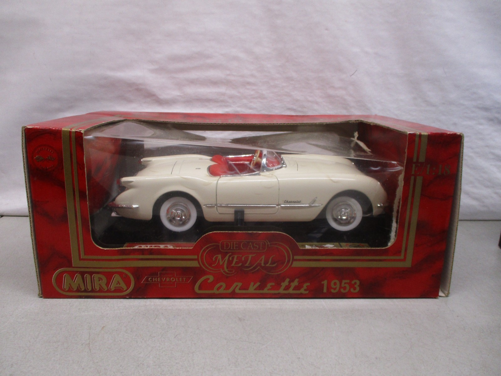 Mira Golden Line 1953 Chevrolet Corvette 1/18