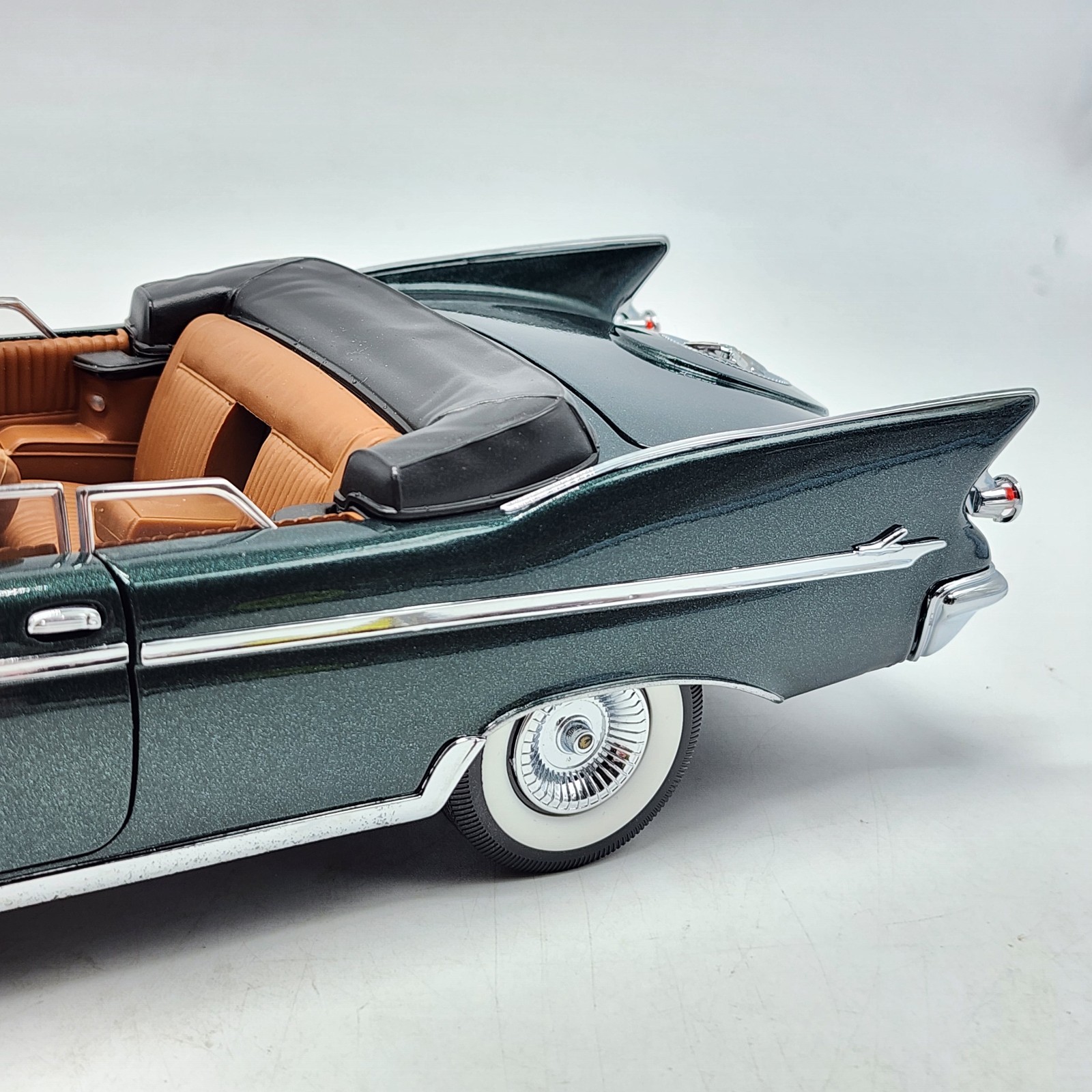 54Z Signature Models 1961 Imperial Crown Convertible 1:18 Rare Color Variant