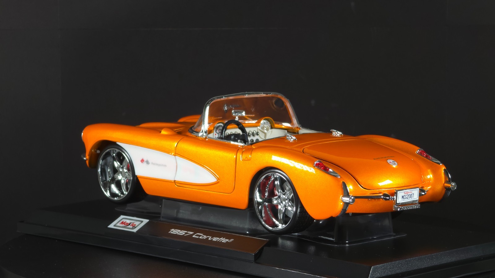 1957 Corvette 1:18 Maisto Exclusive Style Special Edition – Orange