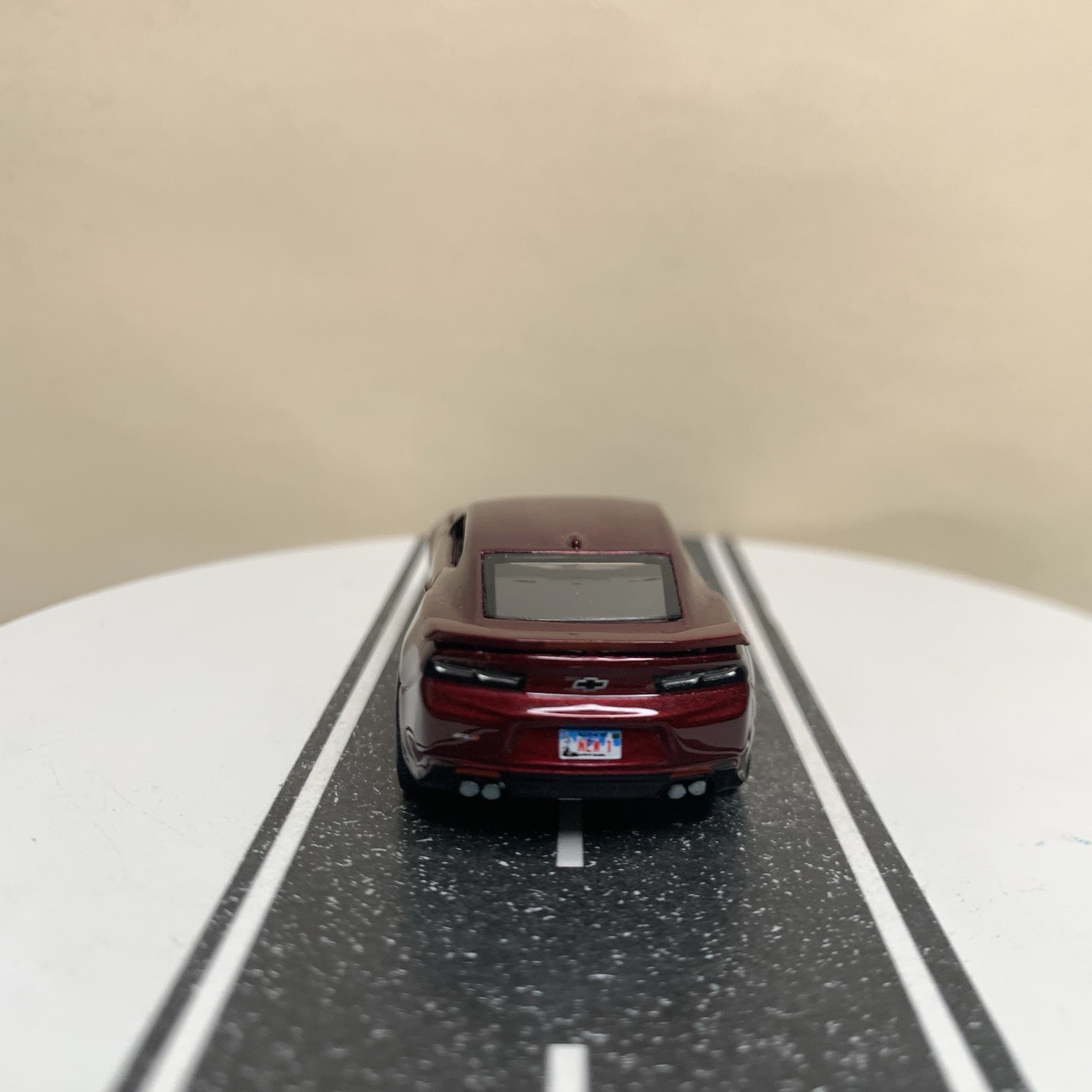 Auto World Modern Muscle 16-24 2022 Chevy Camaro ZL1 Dark Red Metallic 1:64 NM