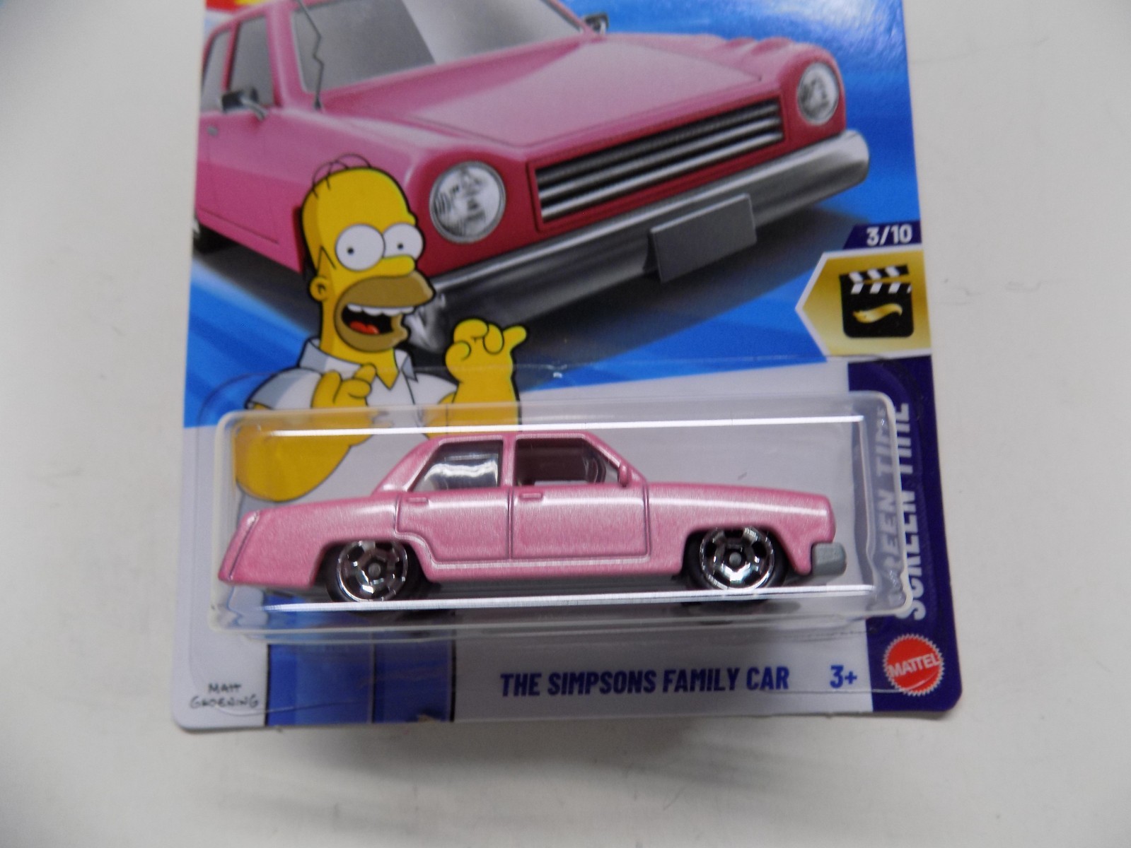 Hot Wheels – 2026 SERIES CAR – THE SIMPSONS – PINK SIMPSONS FAMILY CAR