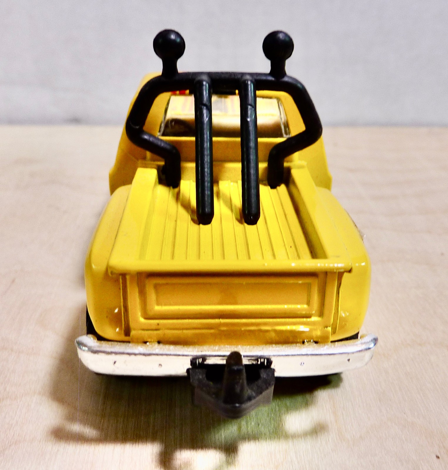 ZEE RACE TEAM CHEVY 4×4 DIECAST TRUCK w/ PULLBACK ACTION – 4 ½” LONG