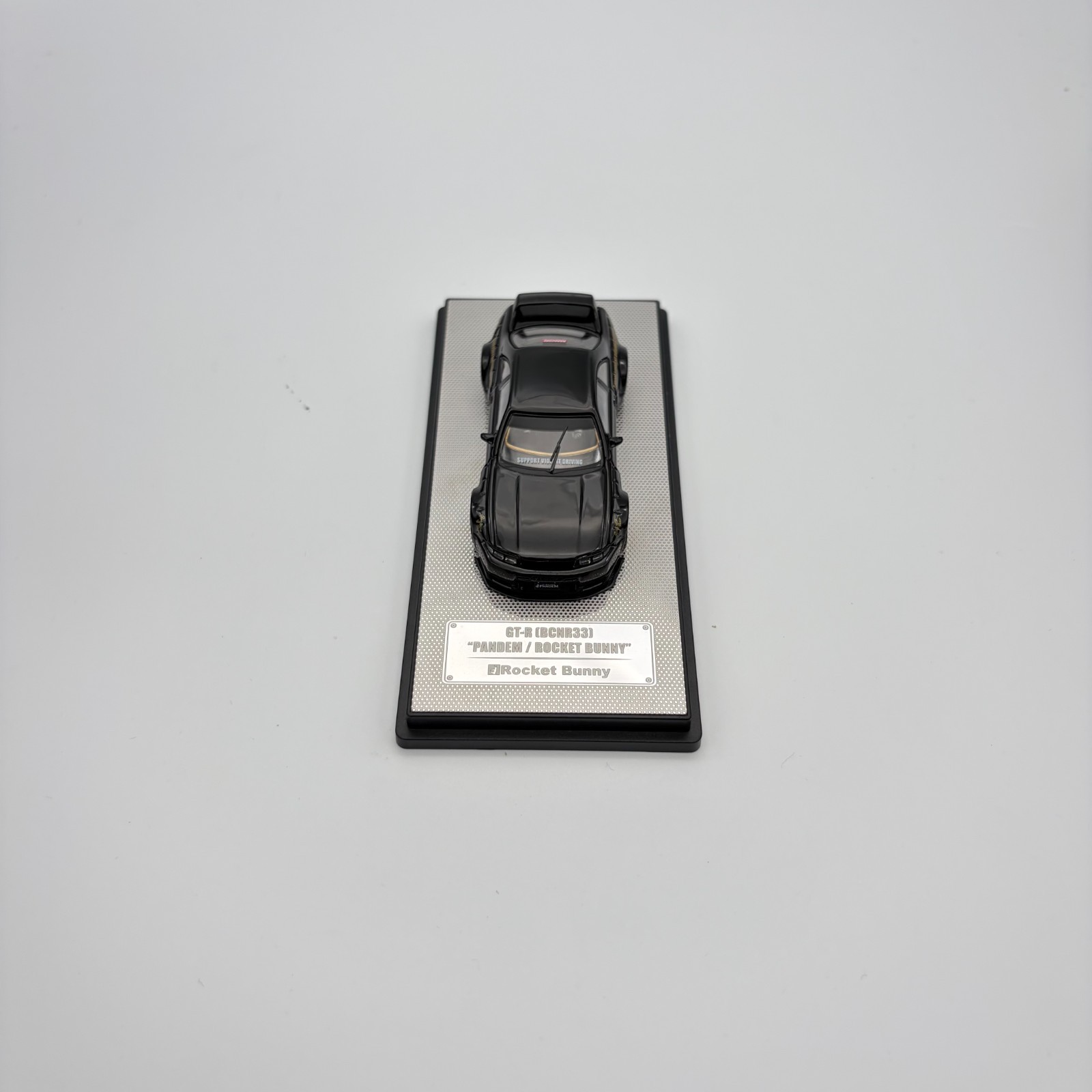 INNO64 1:64 Nissan GTR BCNR33 Pandem Racket Bunny Black