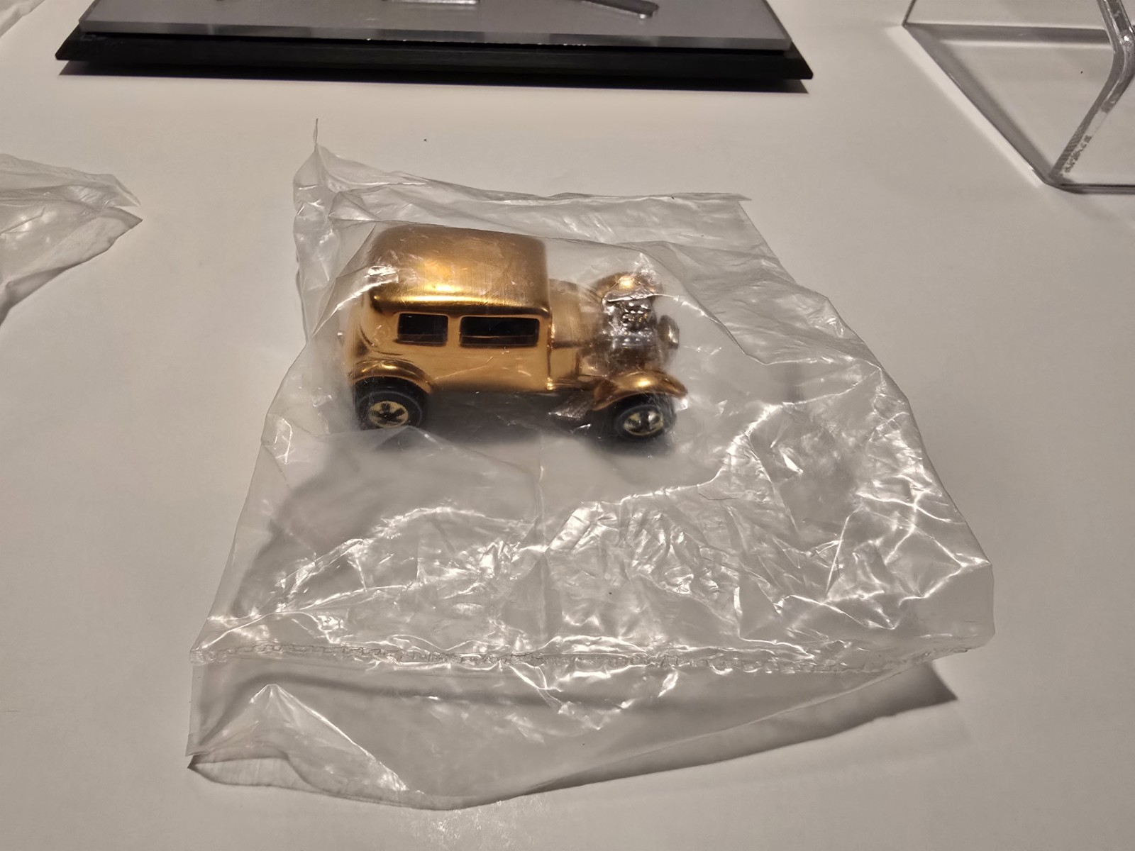 Hot Wheels FAO Schwarz 24K Gold Classics II Set Mustang / Nomad / Vicky LIMITED