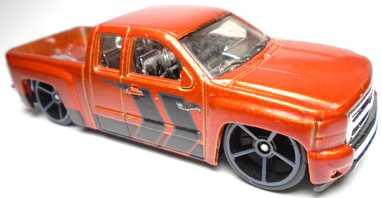 2018 HOT WHEELS HW 100 YEARS CHEVY SILVERADO ORANGE DIECAST 3 3/8″ PICKUP TRUCK