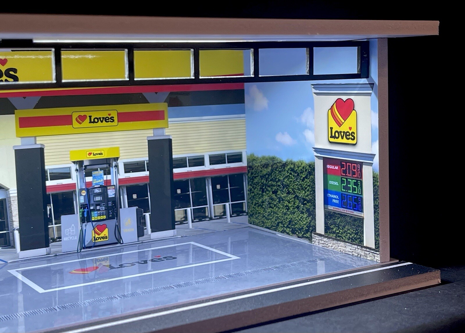 Loves Gas Station Theme FOR Hot Wheels 1:64 Model Diorama Garage LED Lighting!