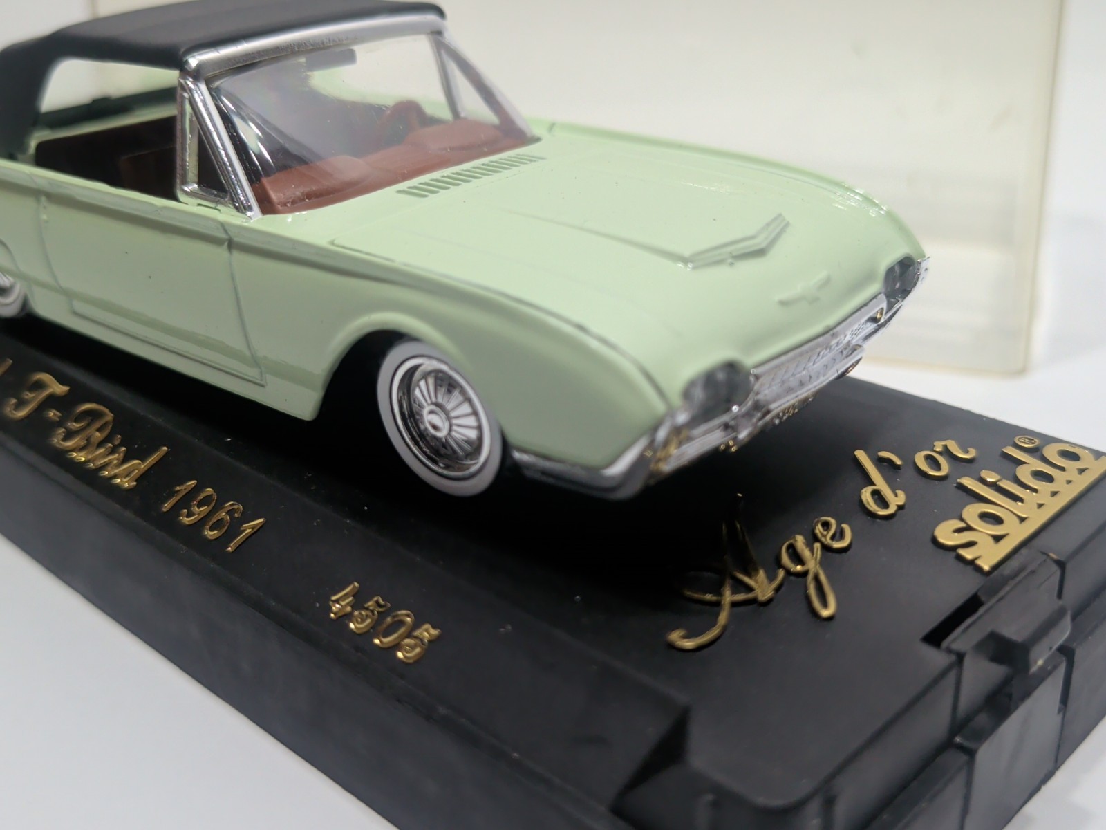 ✨VINTAGE✨ Solido Age d’or #4505 1961 Ford T-Bird in Display Case 1/43 Scale