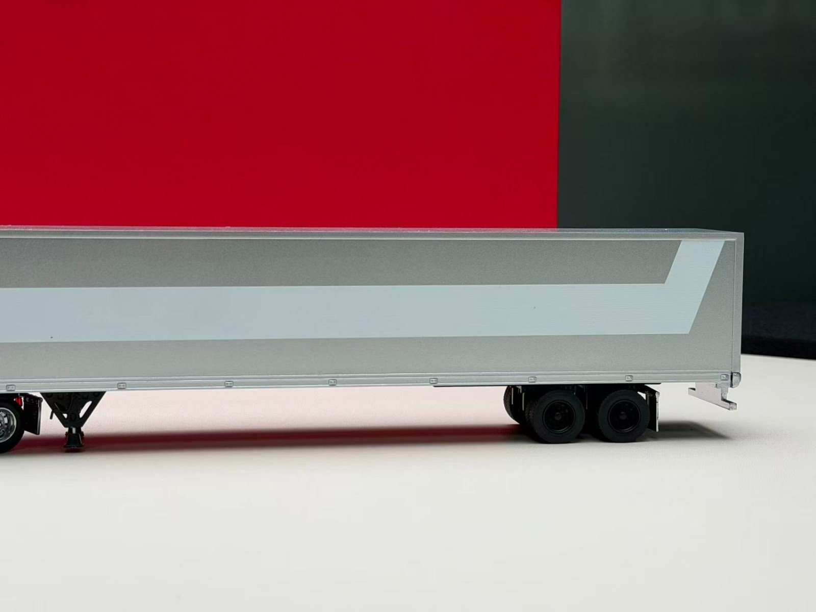 1:64 596 HEC G1 Freightliner Container Truck Tractor Model Diecast Metal Car