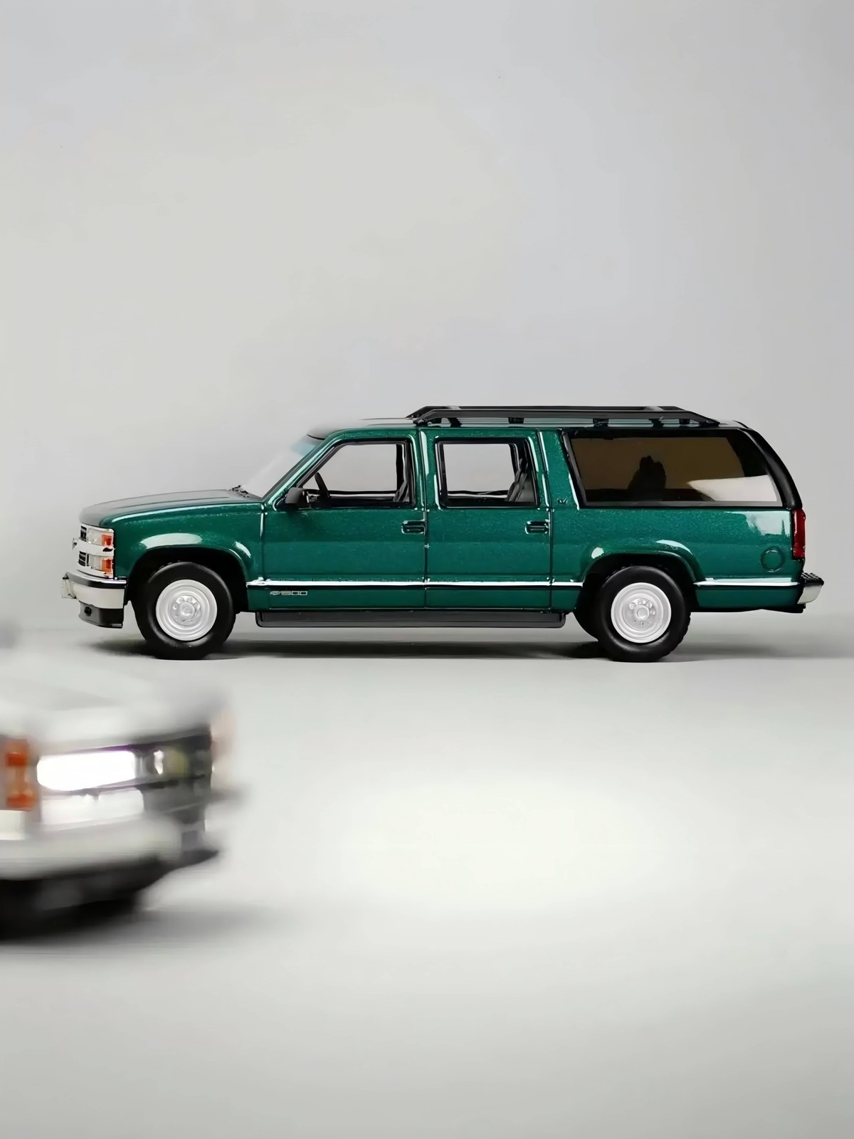 1:64 Bliss Suburban GMT400 Full-size SUV Sports Model Diecast TMCS Malaysia 2026