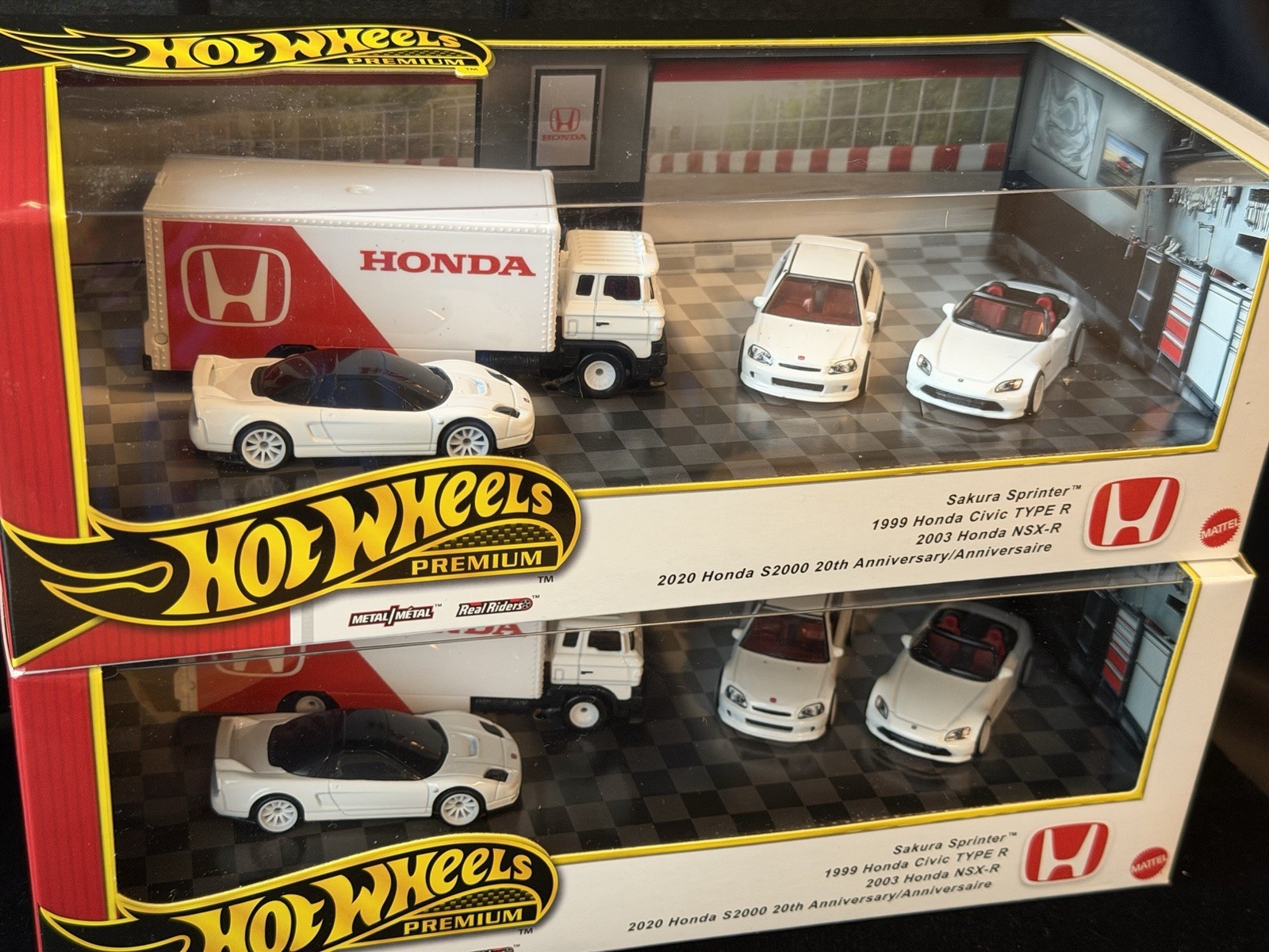 2 PCS-Hot Wheels White Box Diorama- Sprinter, Honda Civic, Honda NSX-R, S-2000