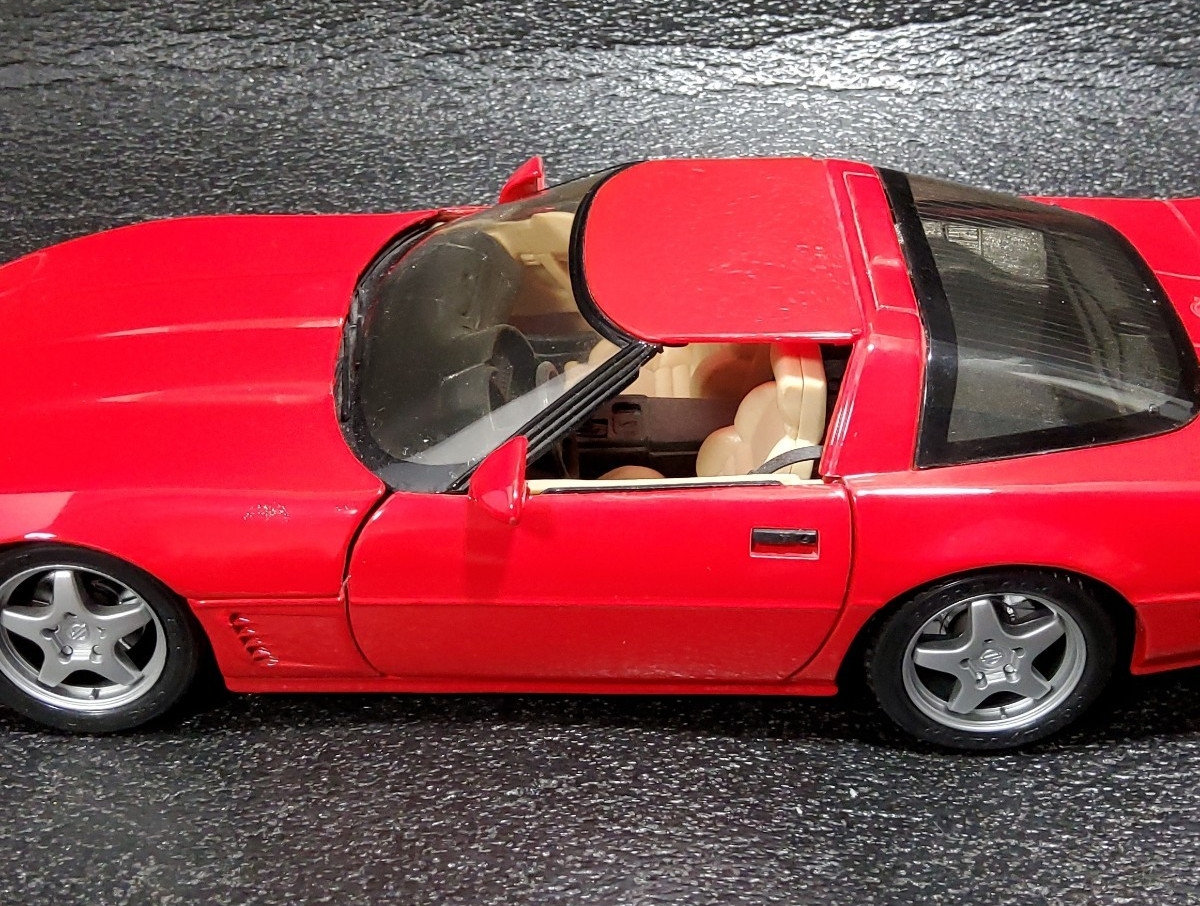 1992 Chevrolet Corvette, Maisto Red No Box Very Dusty 1/18 Scale
