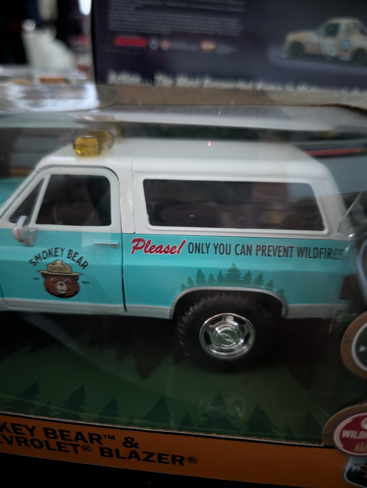 Jada Toys 1980 Chevrolet Blazer Diecast Vehicle w/ Figure Smokey Bear Theme