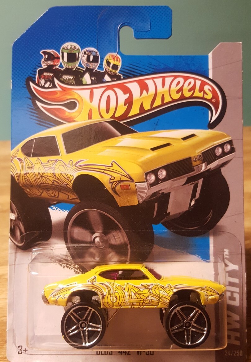 Hot Wheels Olds 442 W-30 4×4 Lifted 1:64 Scale New