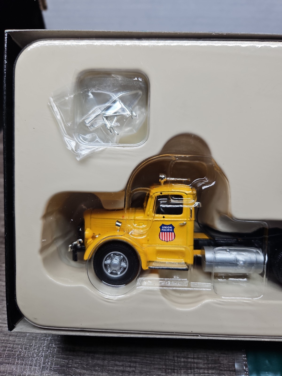 Corgi 1/50 Mack LJ With Box Trailer. Union Pacific Only 1010 Made