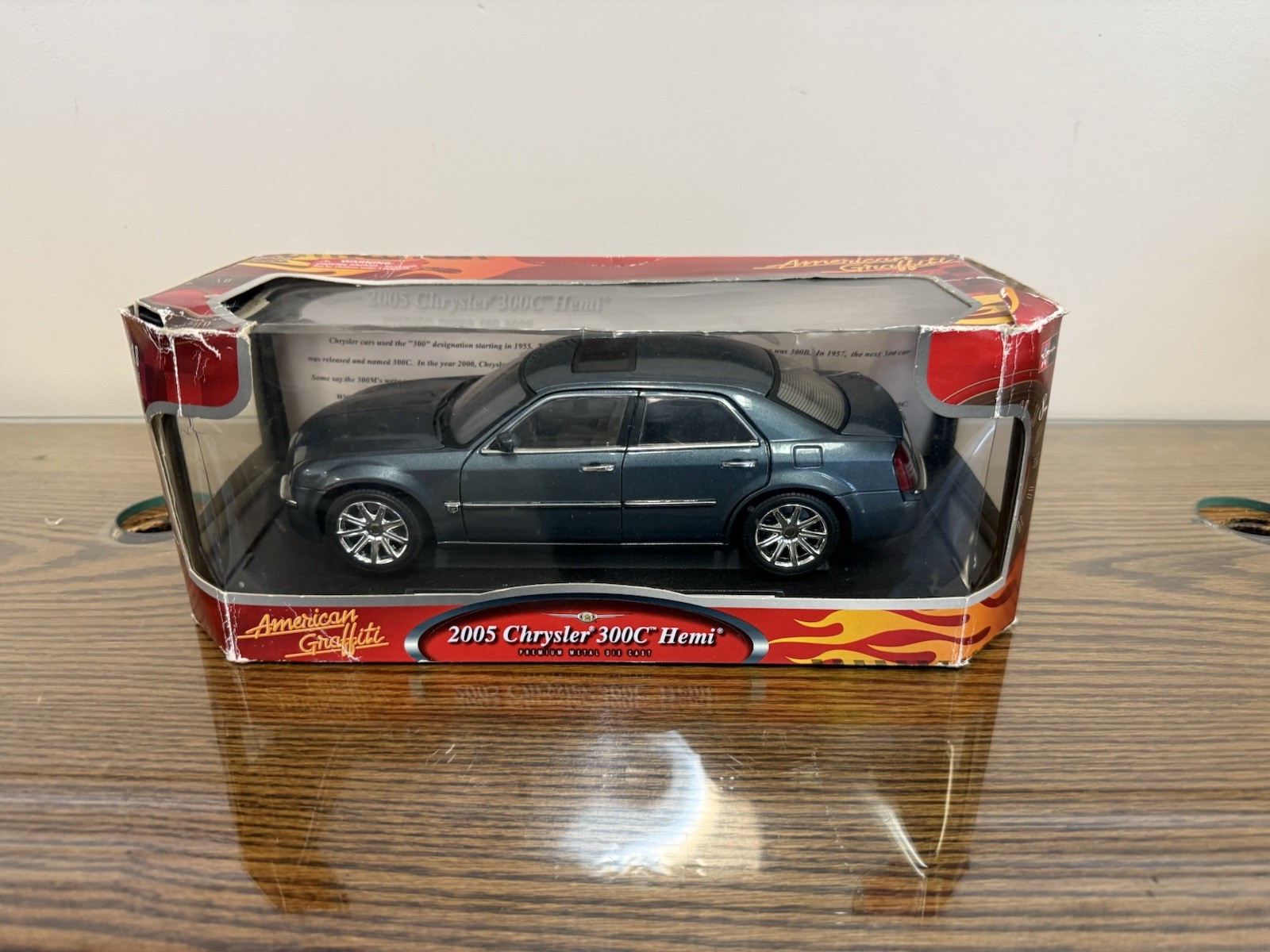 1/18 American Graffiti 2005 Chrysler 300C Hemi Gray