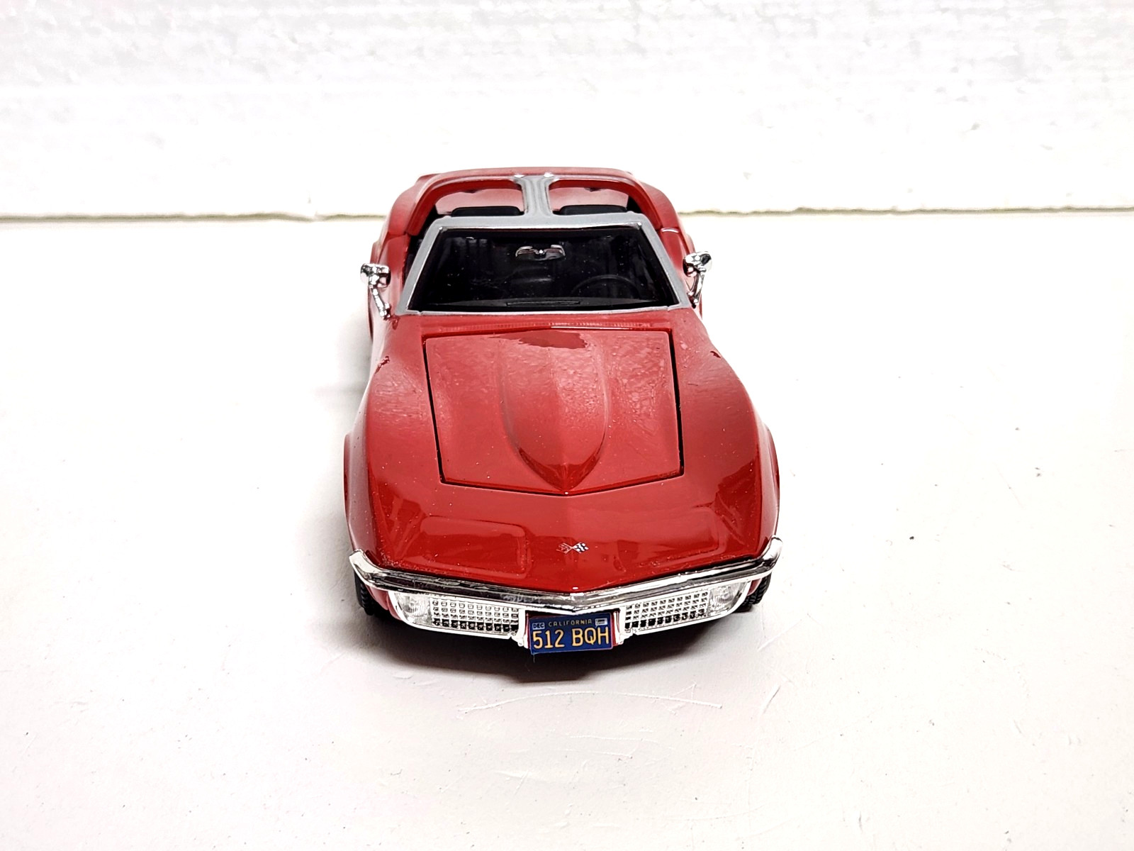 Diecast 1970 Red Chevy Corvette Stingray T-Top 1:24 Scale – Maisto